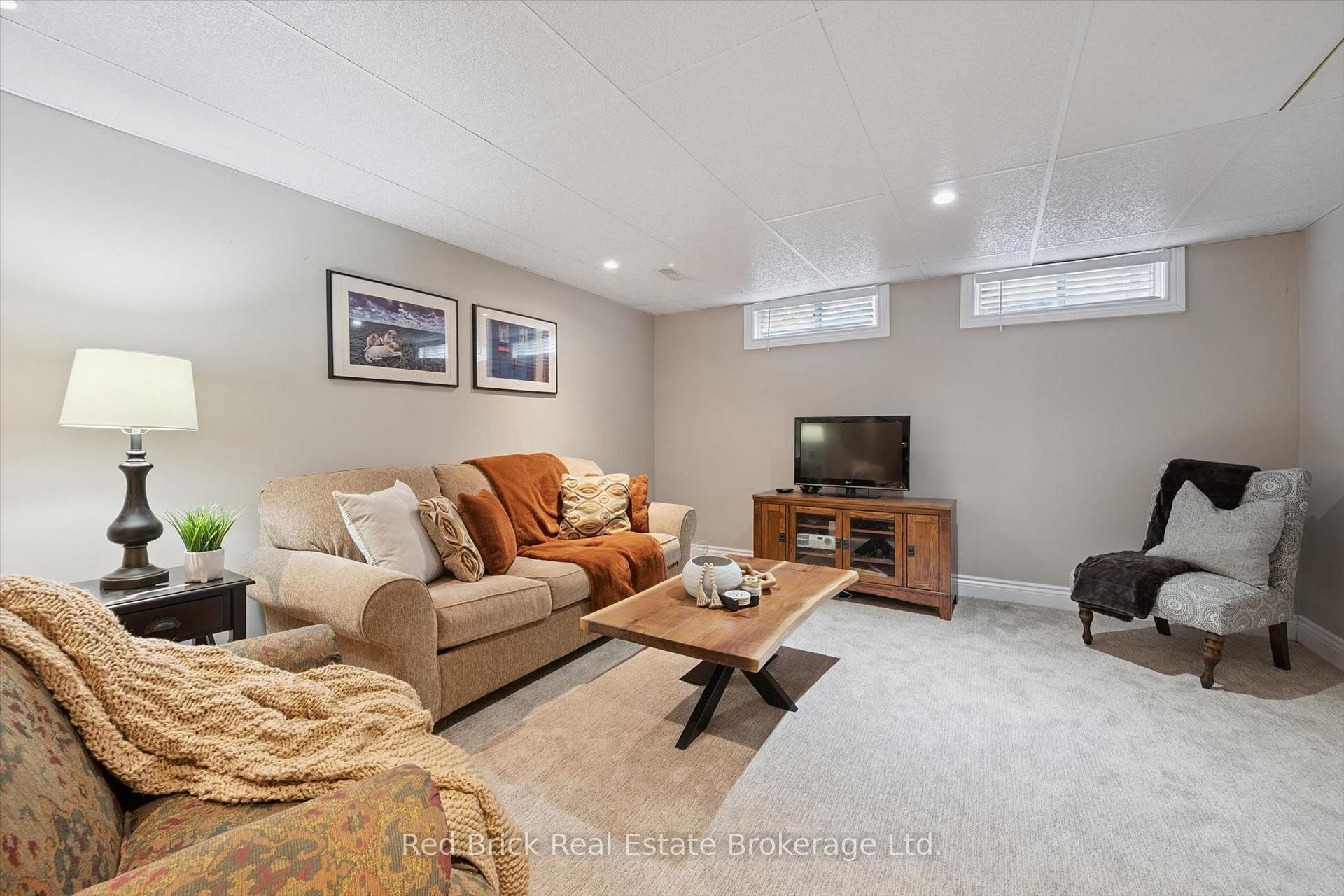 Photo 33 of 8 Sugarbush Place, Guelph, Willow West/Sugarbush/West Acres — HOMEH