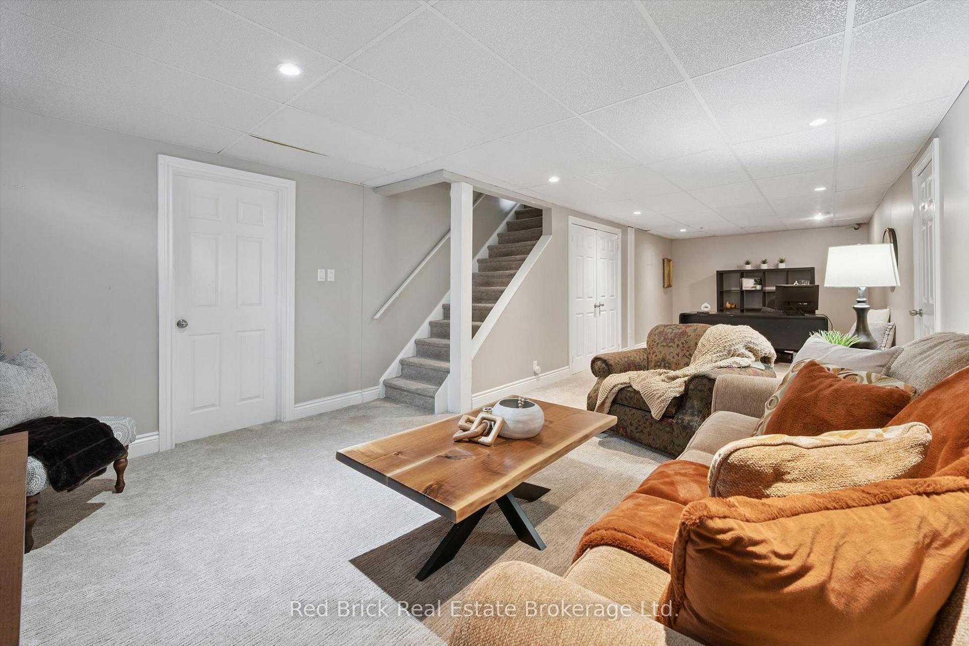 Photo 34 of 8 Sugarbush Place, Guelph, Willow West/Sugarbush/West Acres — HOMEH