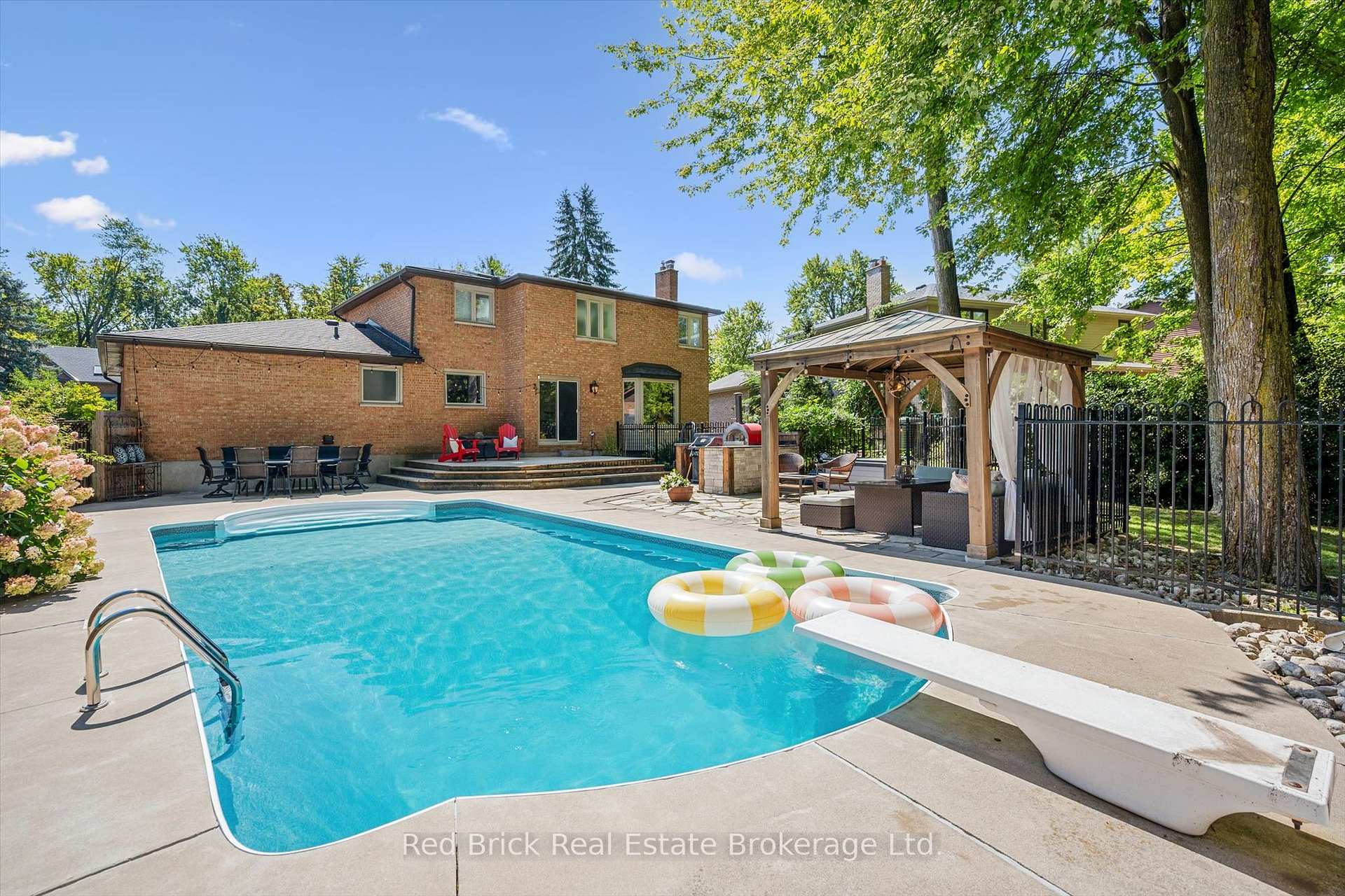 Photo 36 of 8 Sugarbush Place, Guelph, Willow West/Sugarbush/West Acres — HOMEH