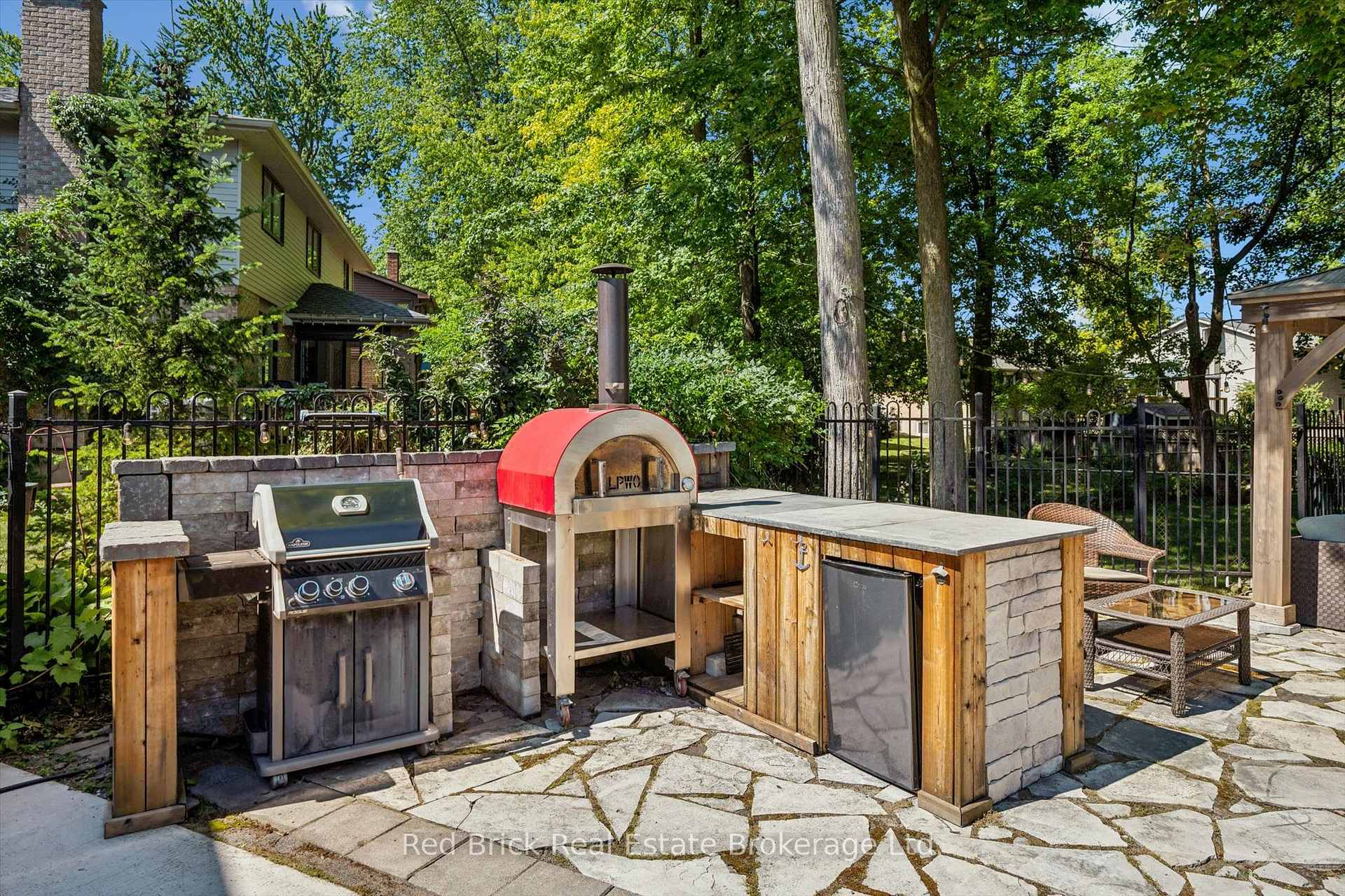 Photo 38 of 8 Sugarbush Place, Guelph, Willow West/Sugarbush/West Acres — HOMEH