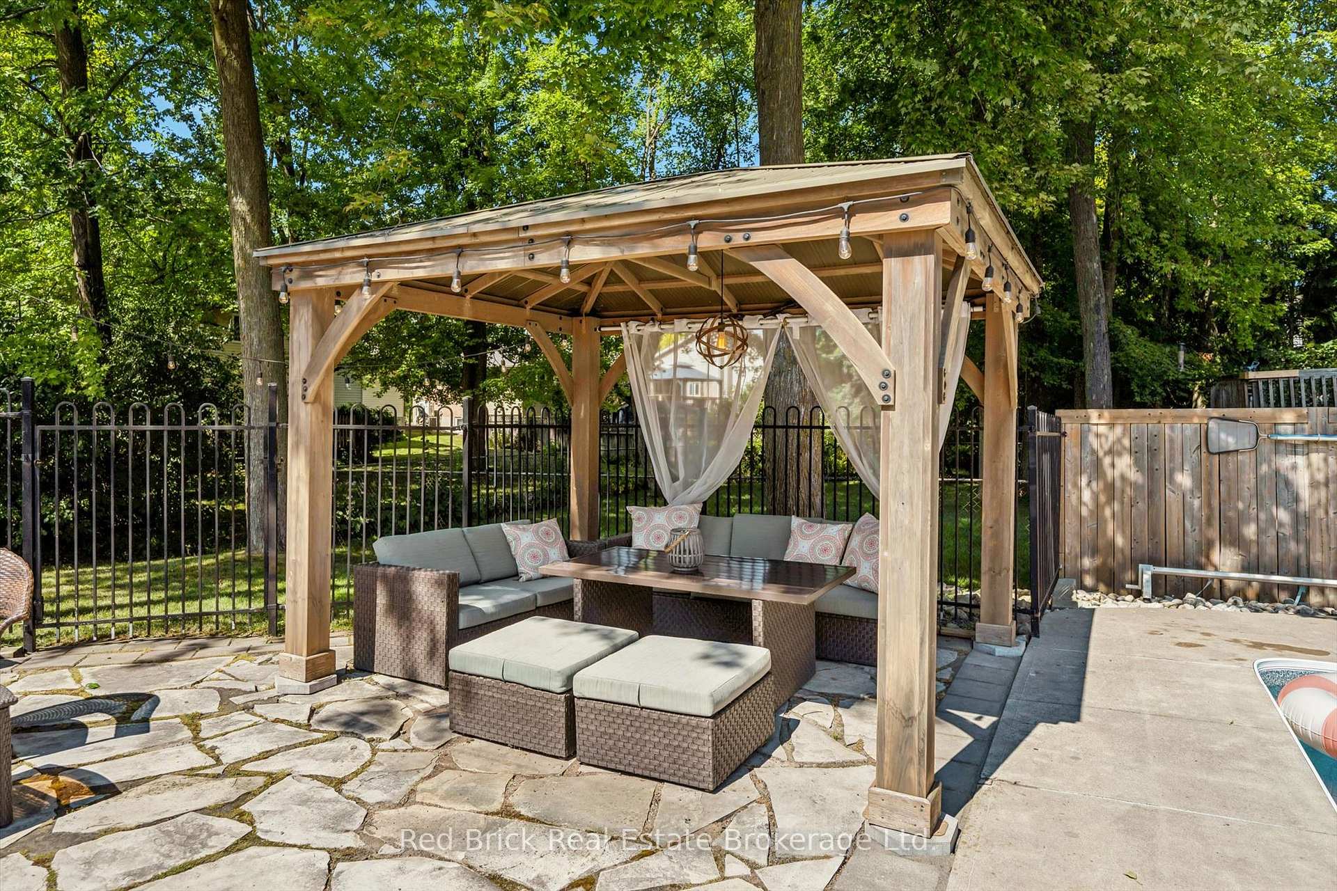 Photo 39 of 8 Sugarbush Place, Guelph, Willow West/Sugarbush/West Acres — HOMEH