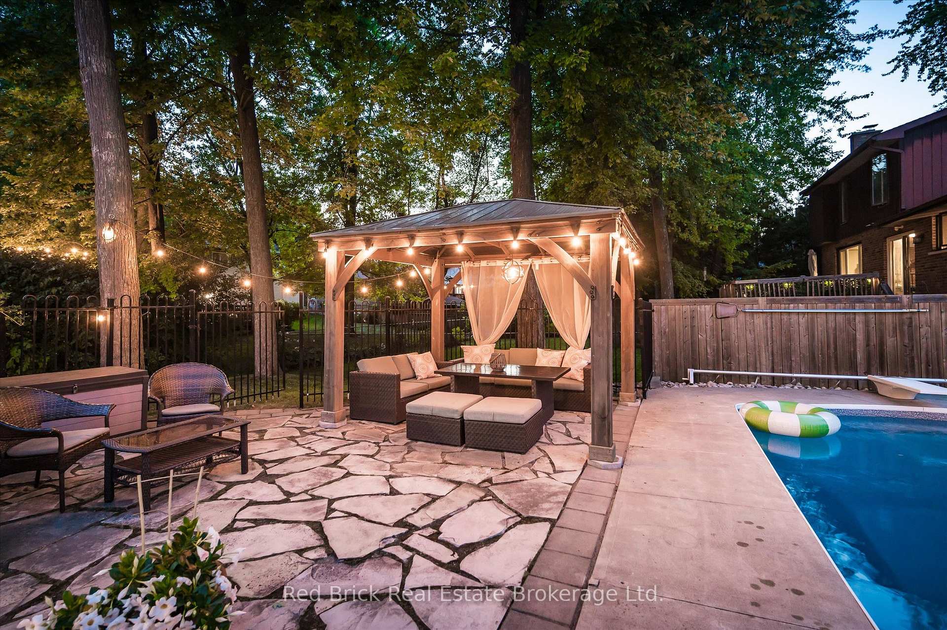 Photo 42 of 8 Sugarbush Place, Guelph, Willow West/Sugarbush/West Acres — HOMEH