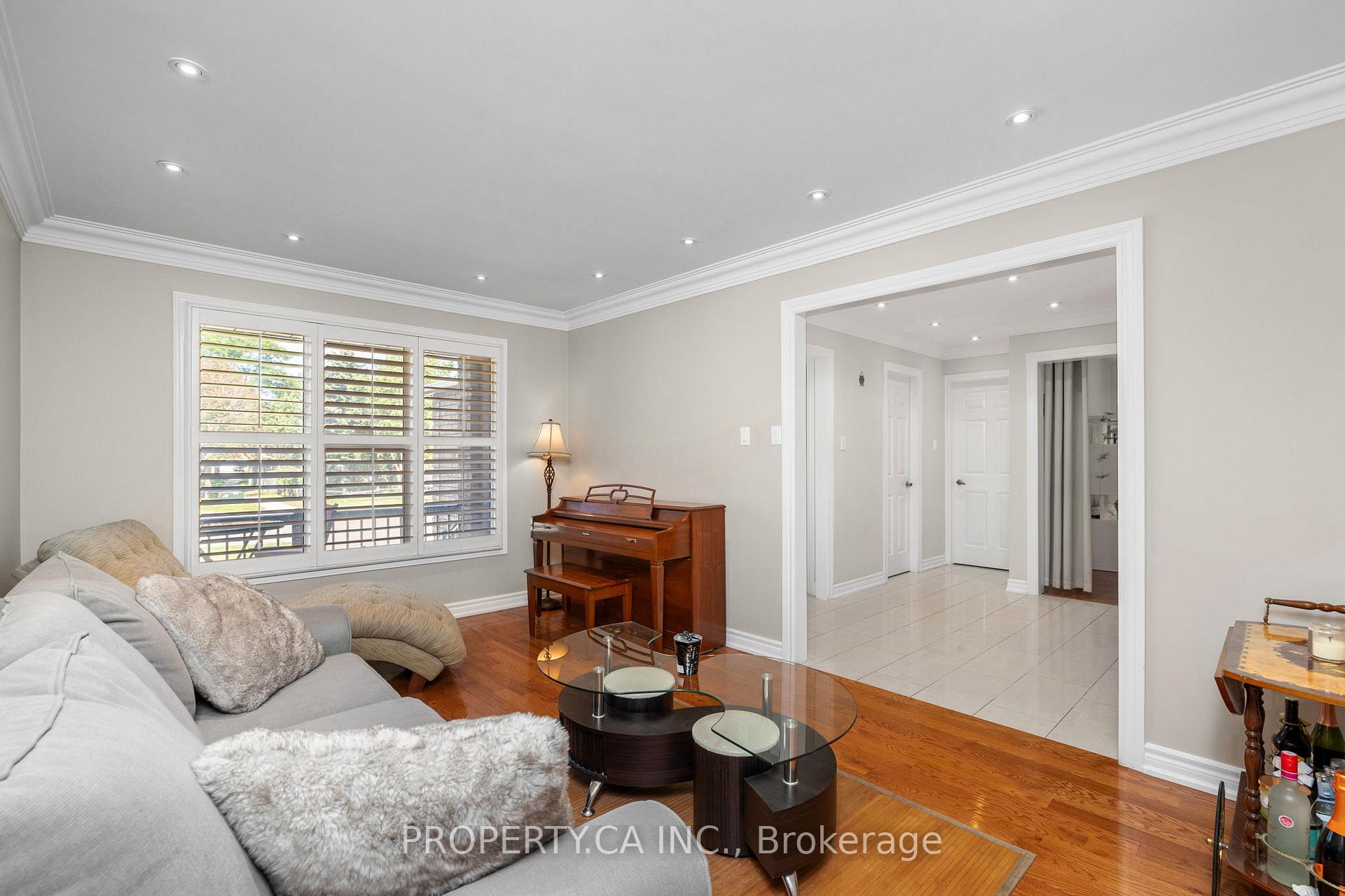Photo 2 of 235 Brownridge Drive, Vaughan, Brownridge — HOMEH