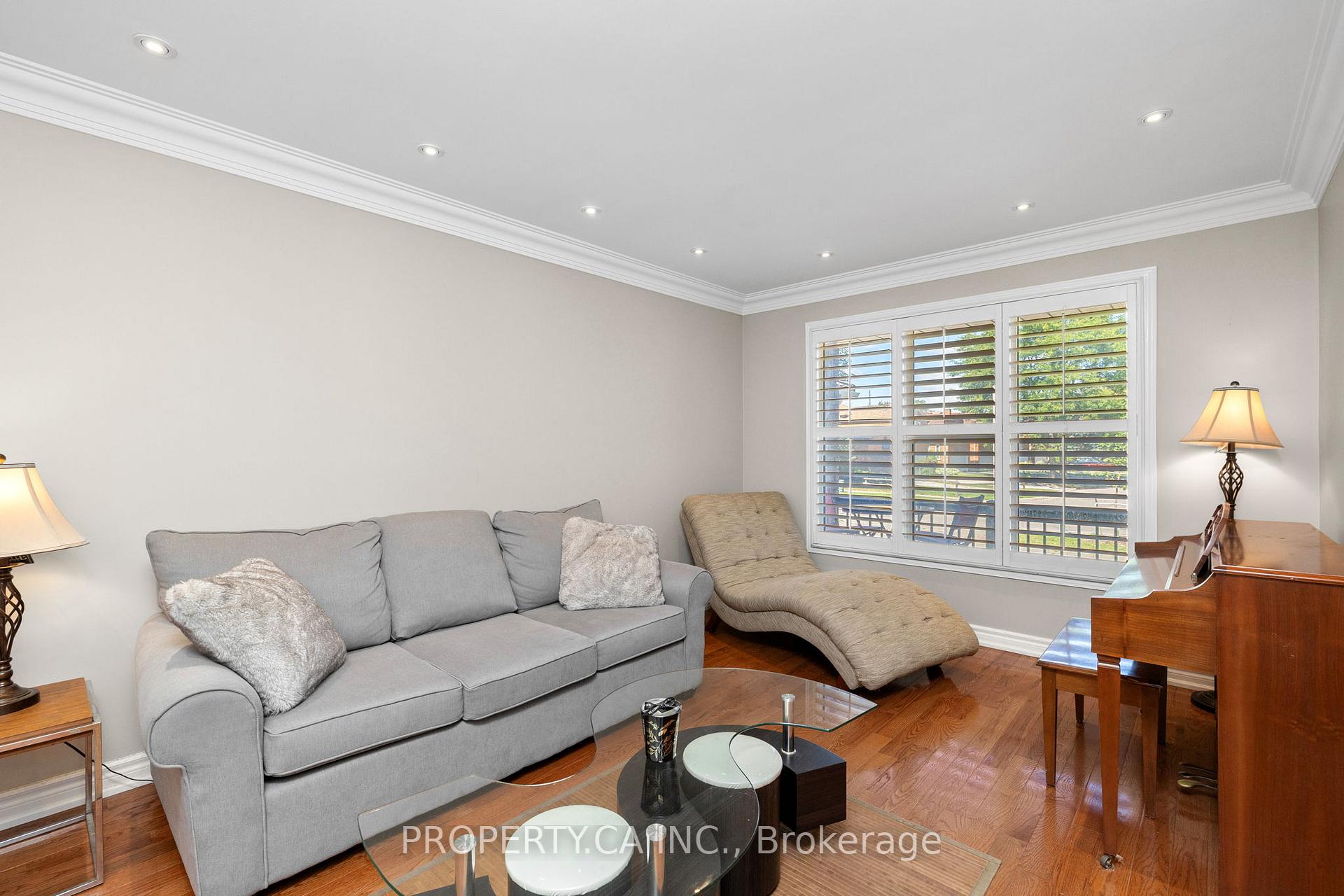 Photo 3 of 235 Brownridge Drive, Vaughan, Brownridge — HOMEH