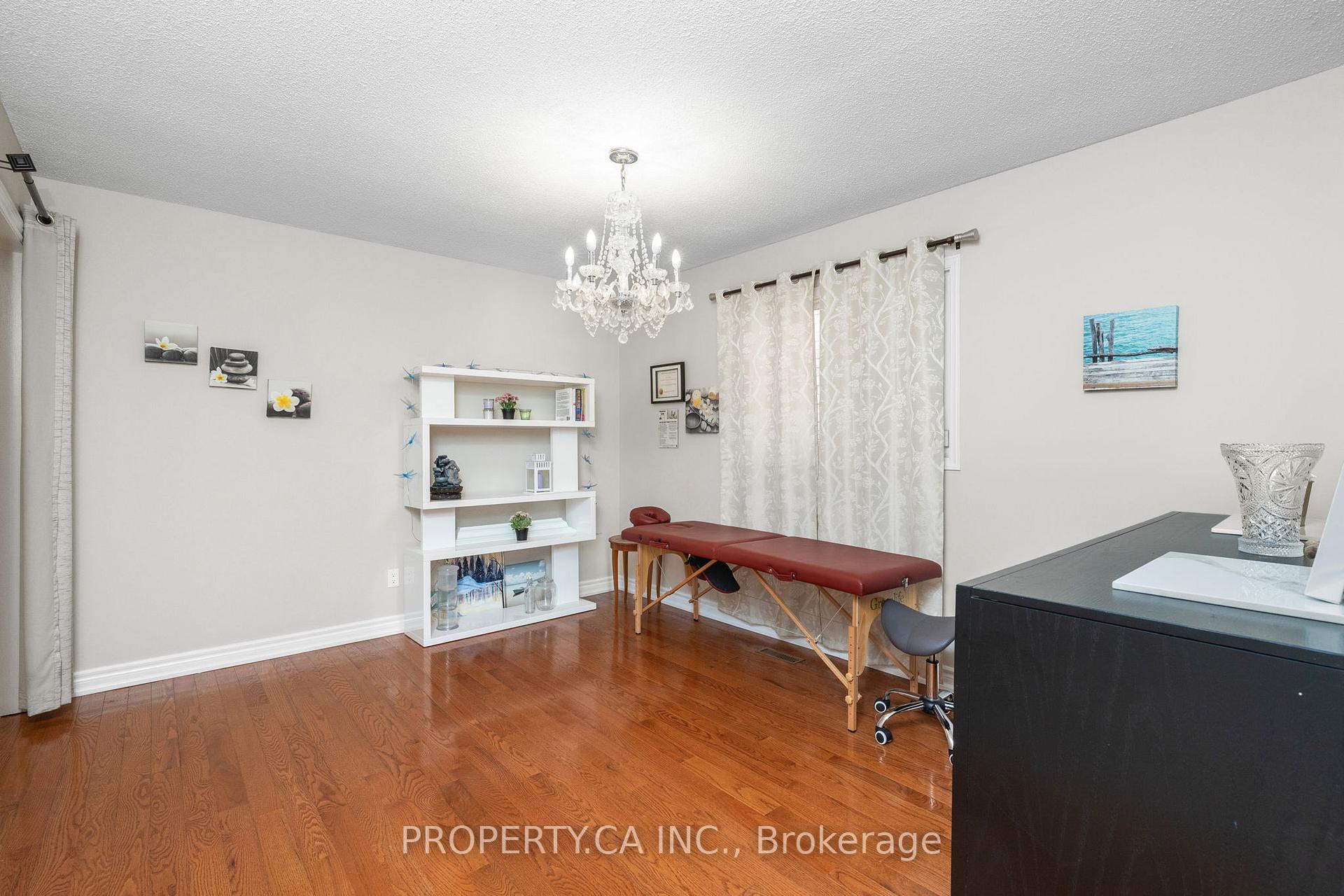 Photo 4 of 235 Brownridge Drive, Vaughan, Brownridge — HOMEH