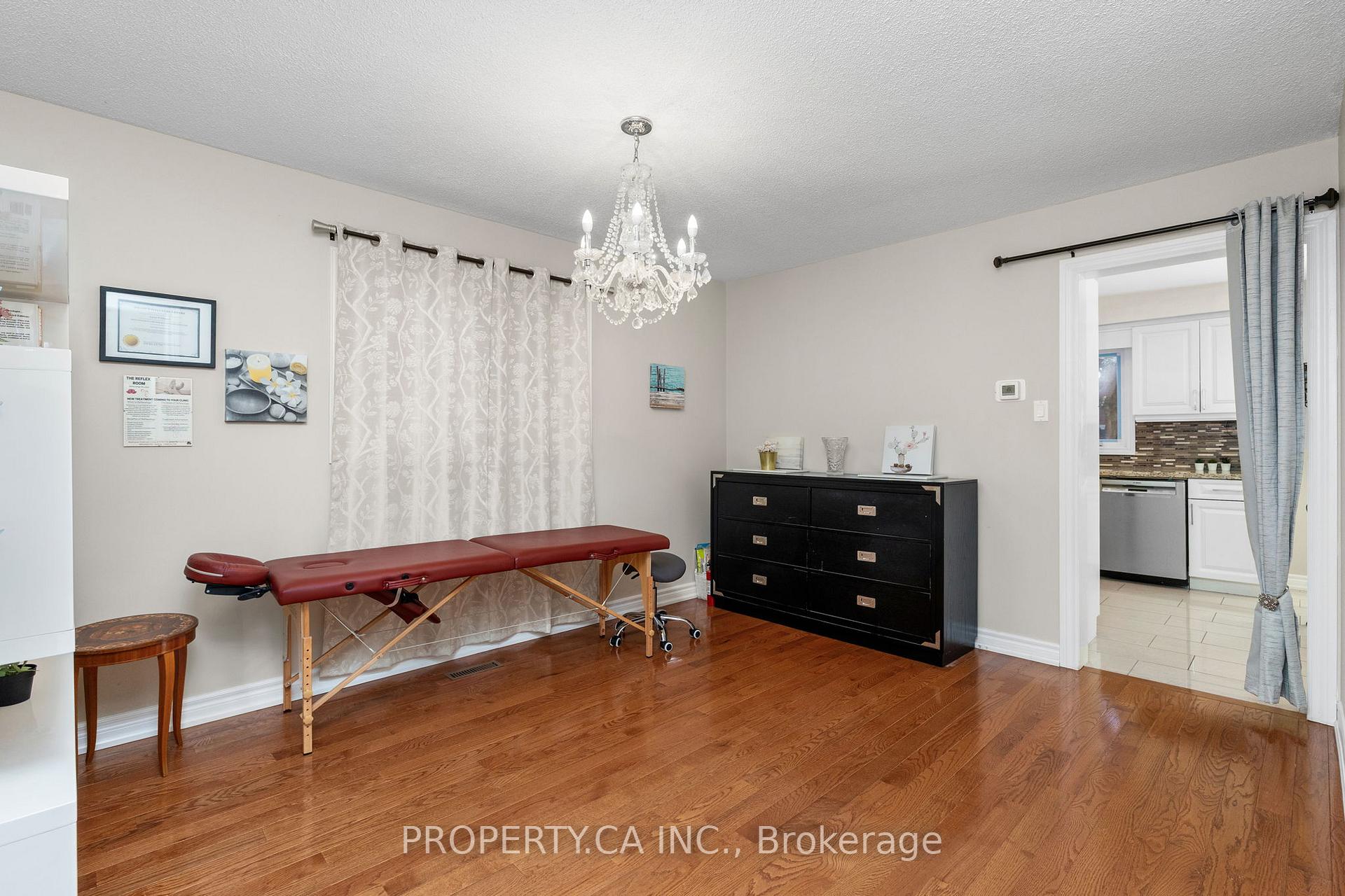 Photo 5 of 235 Brownridge Drive, Vaughan, Brownridge — HOMEH