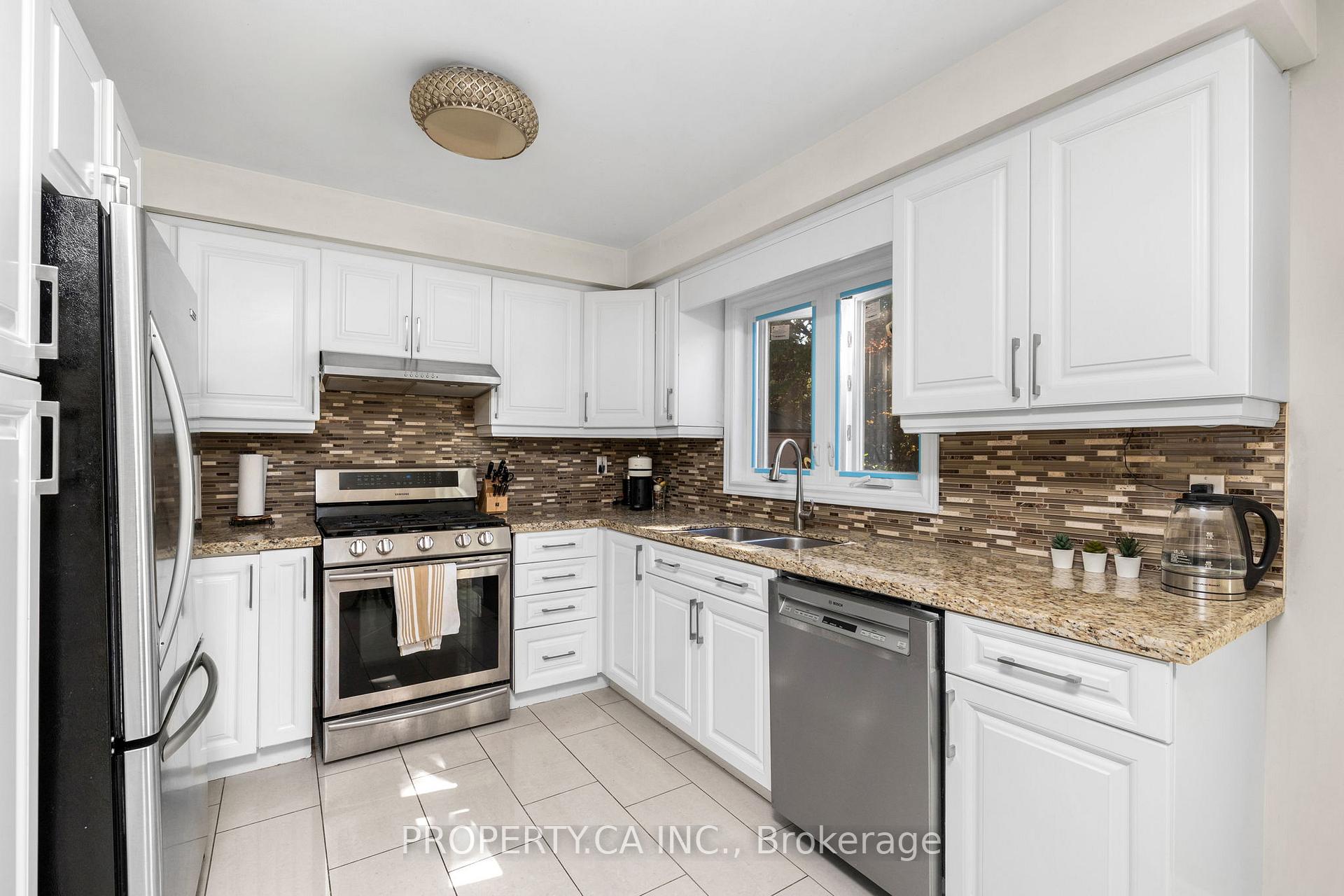 Photo 6 of 235 Brownridge Drive, Vaughan, Brownridge — HOMEH