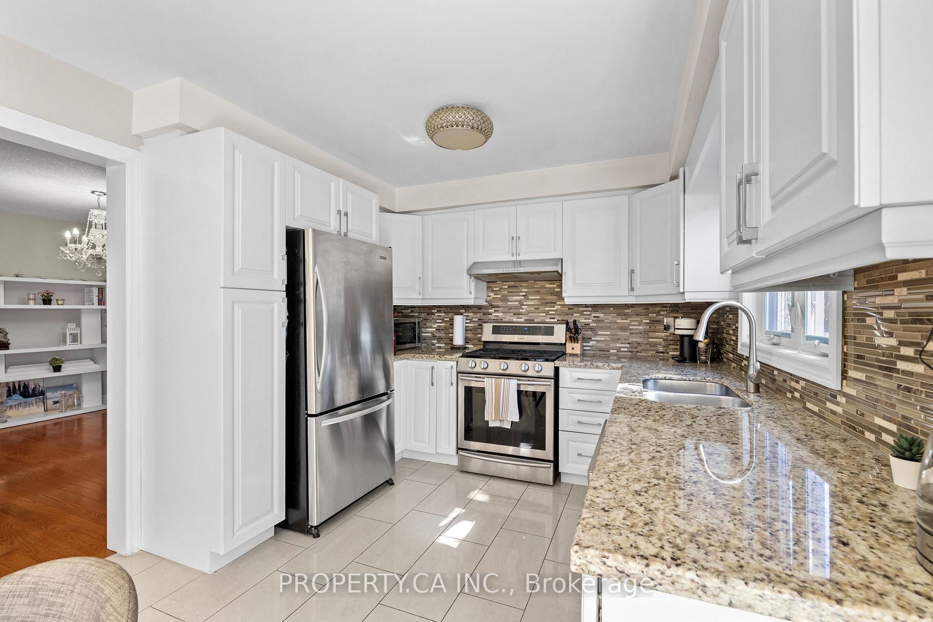 Photo 7 of 235 Brownridge Drive, Vaughan, Brownridge — HOMEH