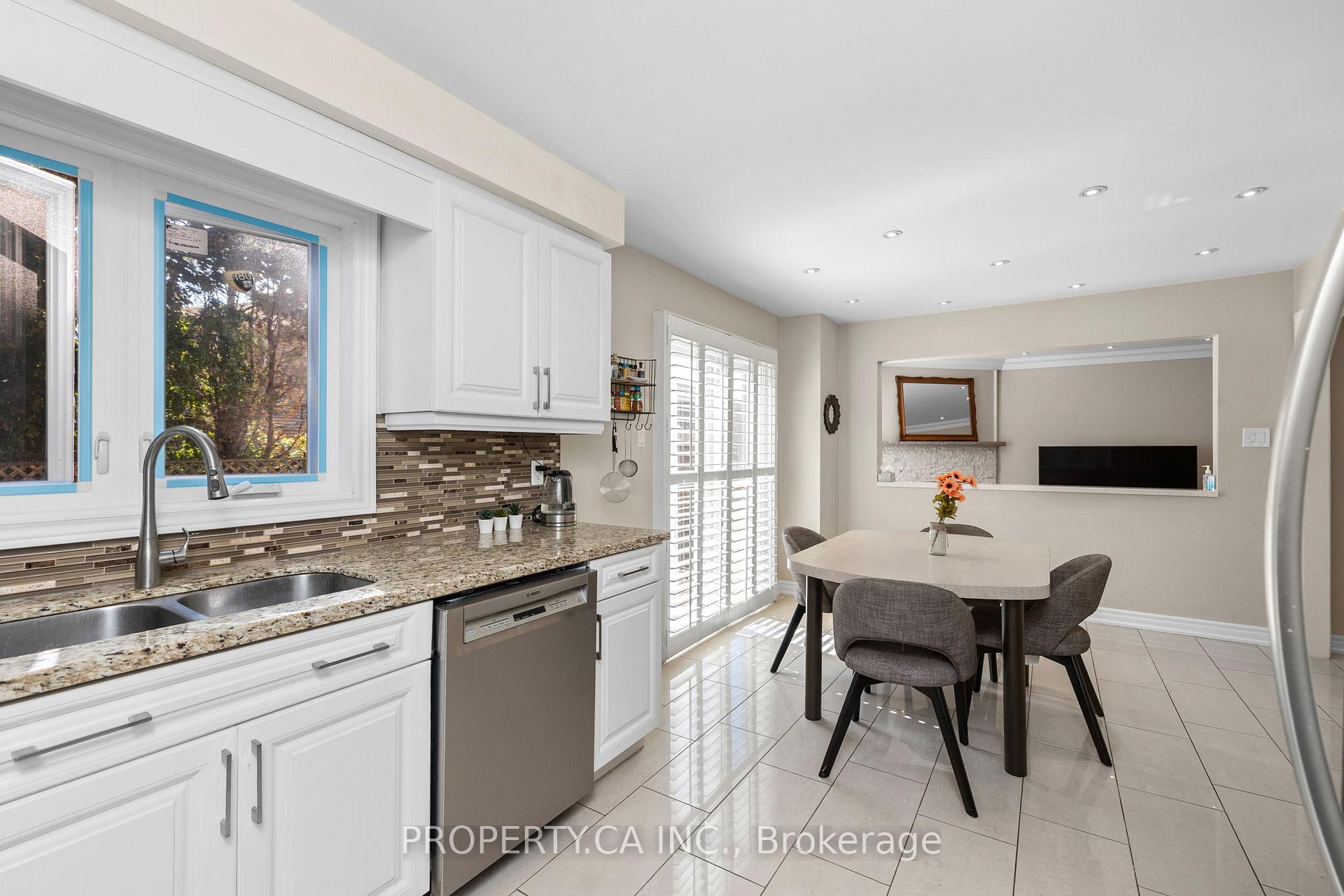 Photo 8 of 235 Brownridge Drive, Vaughan, Brownridge — HOMEH