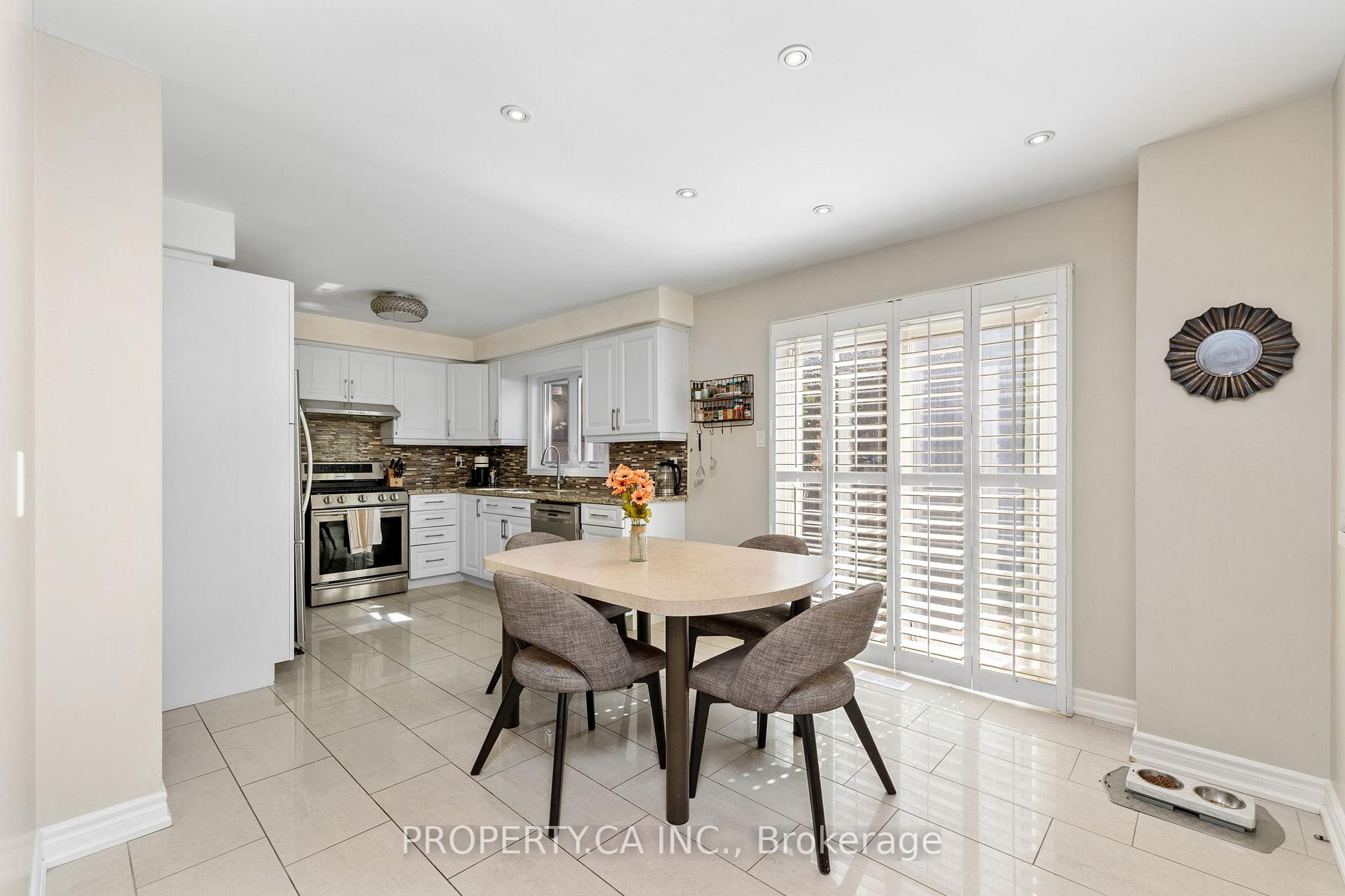 Photo 9 of 235 Brownridge Drive, Vaughan, Brownridge — HOMEH