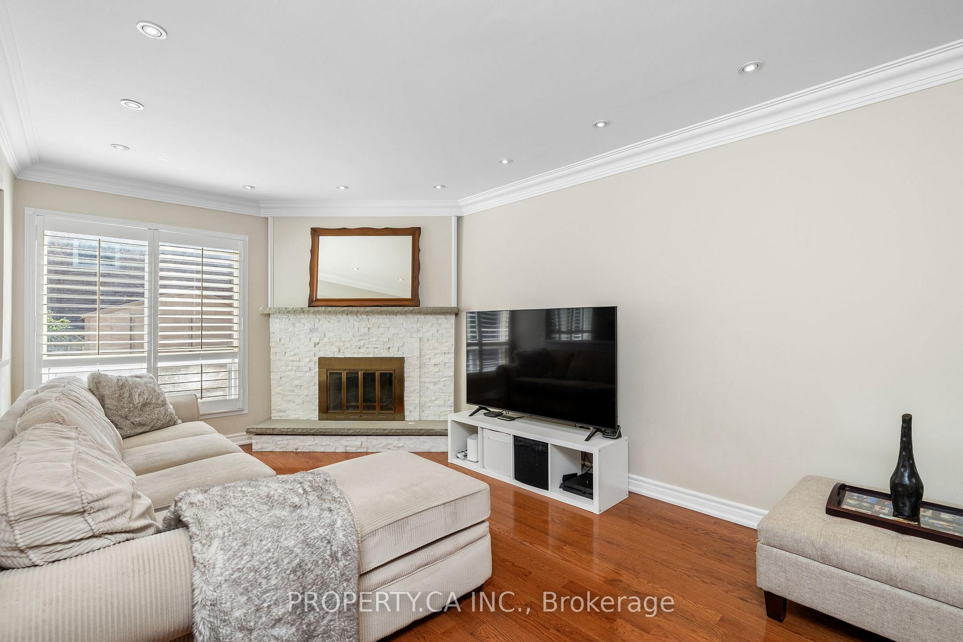 Photo 10 of 235 Brownridge Drive, Vaughan, Brownridge — HOMEH