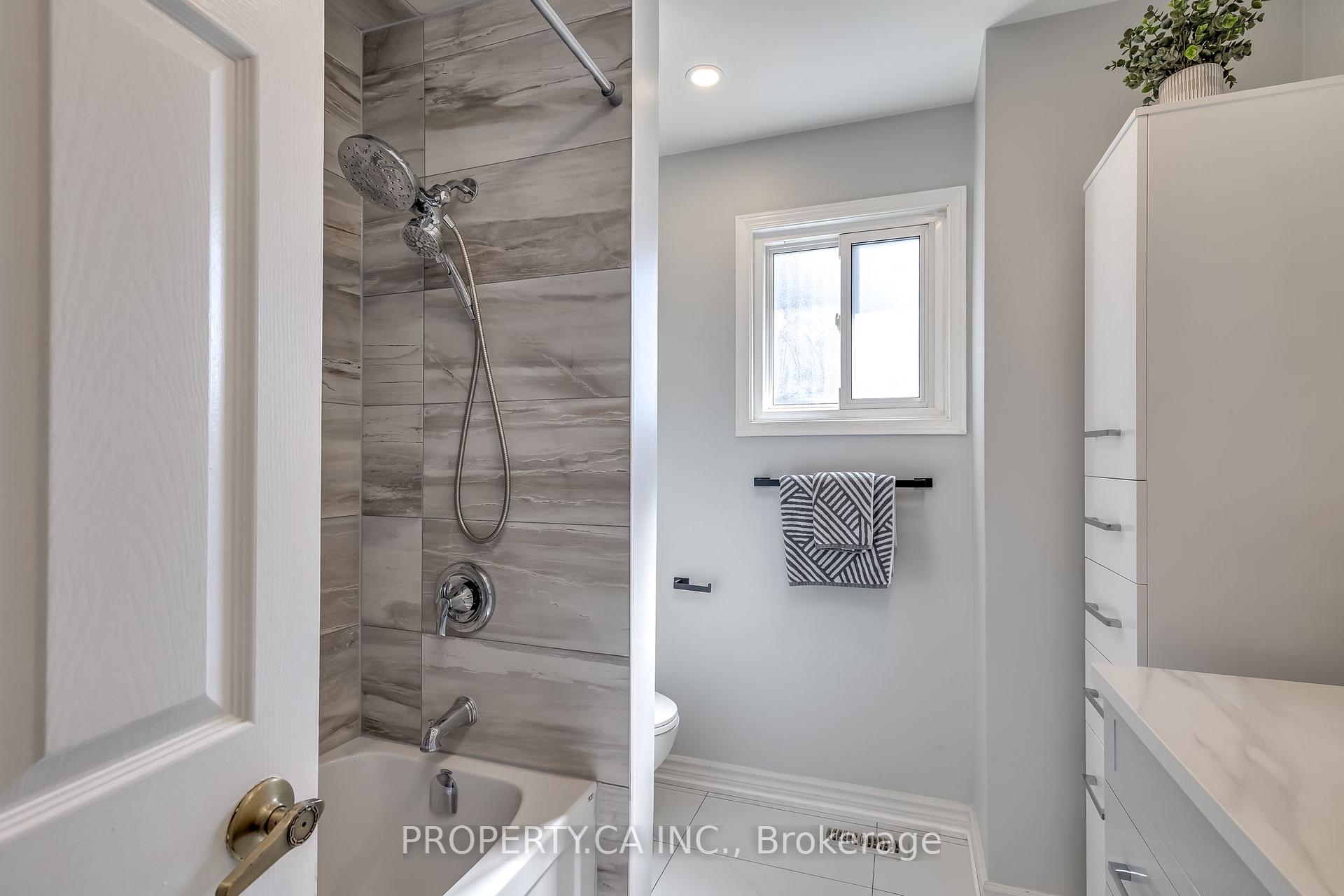 Photo 23 of 235 Brownridge Drive, Vaughan, Brownridge — HOMEH