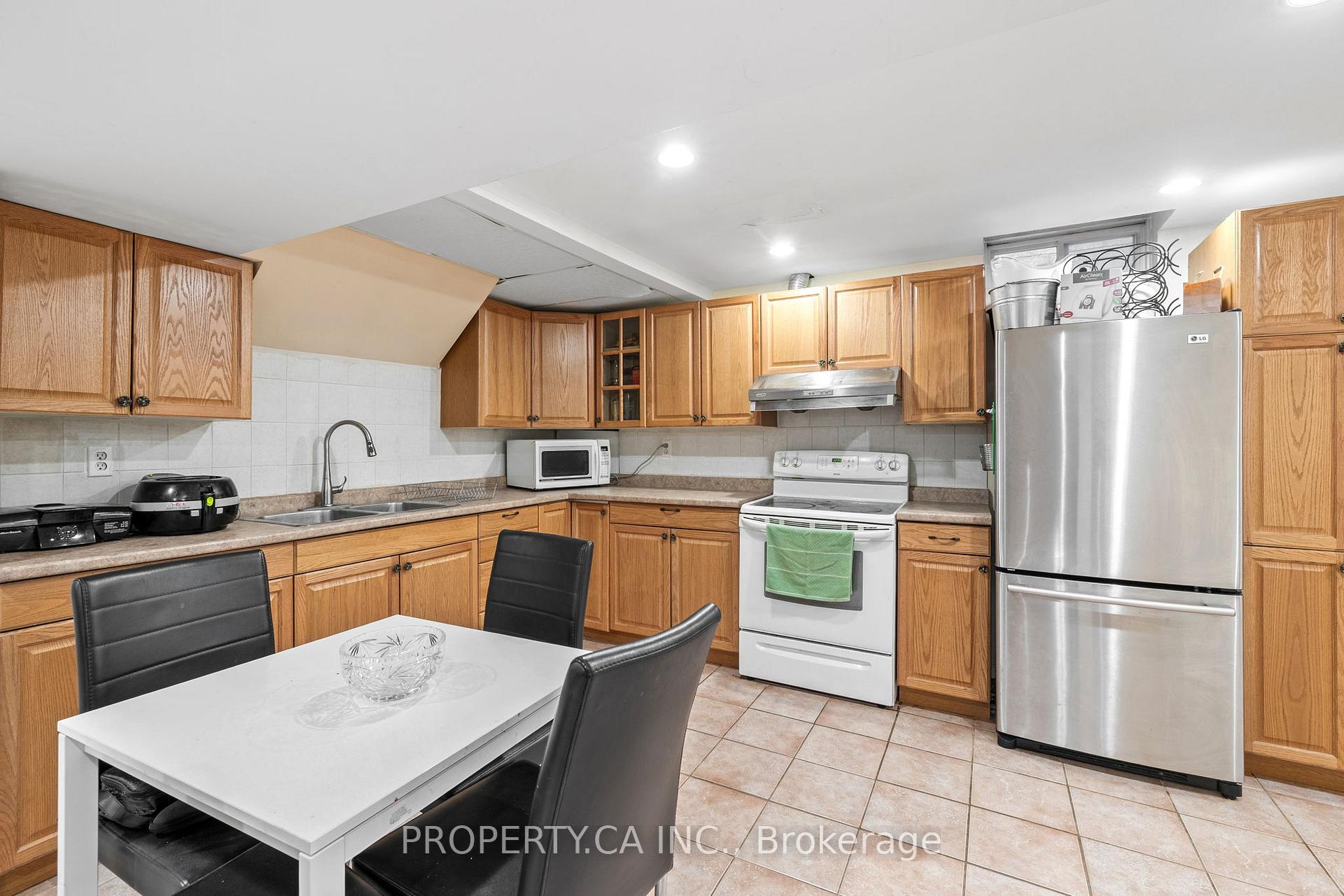Photo 29 of 235 Brownridge Drive, Vaughan, Brownridge — HOMEH