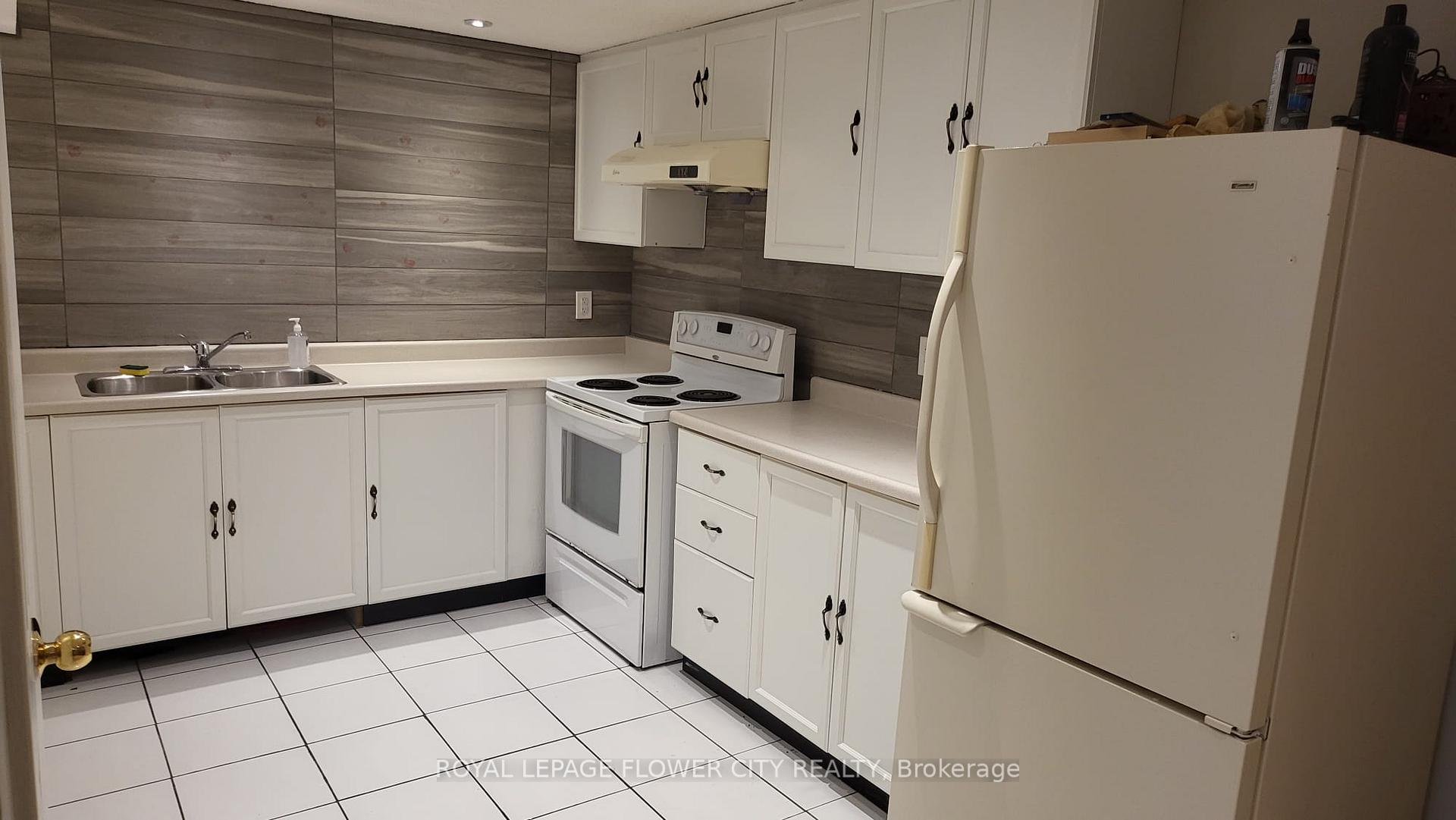 Photo 2 of 2605 Innisfil Road, Mississauga, Erin Mills — HOMEH