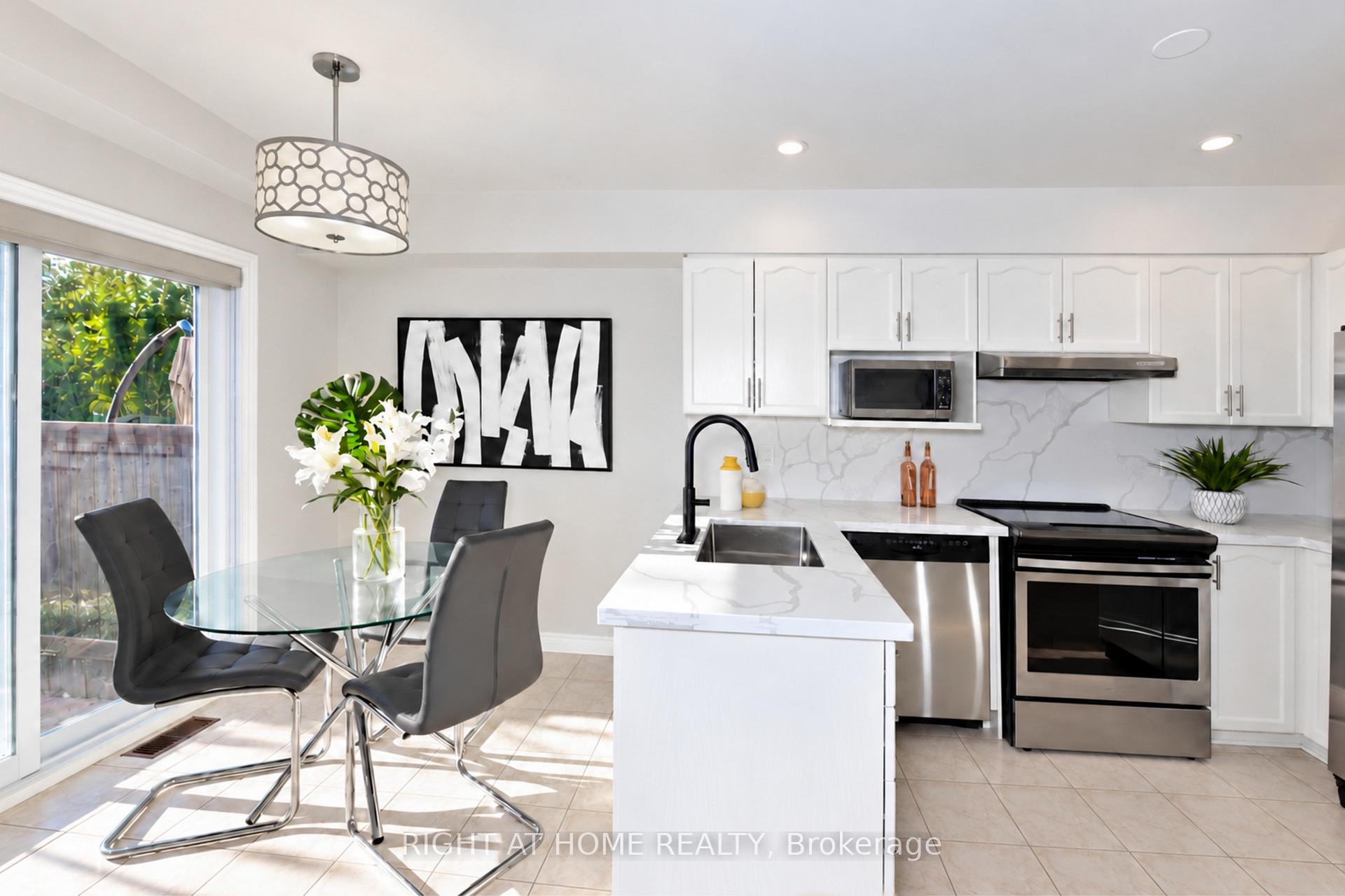 Photo 15 of 24 Harrington Court, Ottawa, Kanata - Kanata Lakes/Heritage Hills — HOMEH