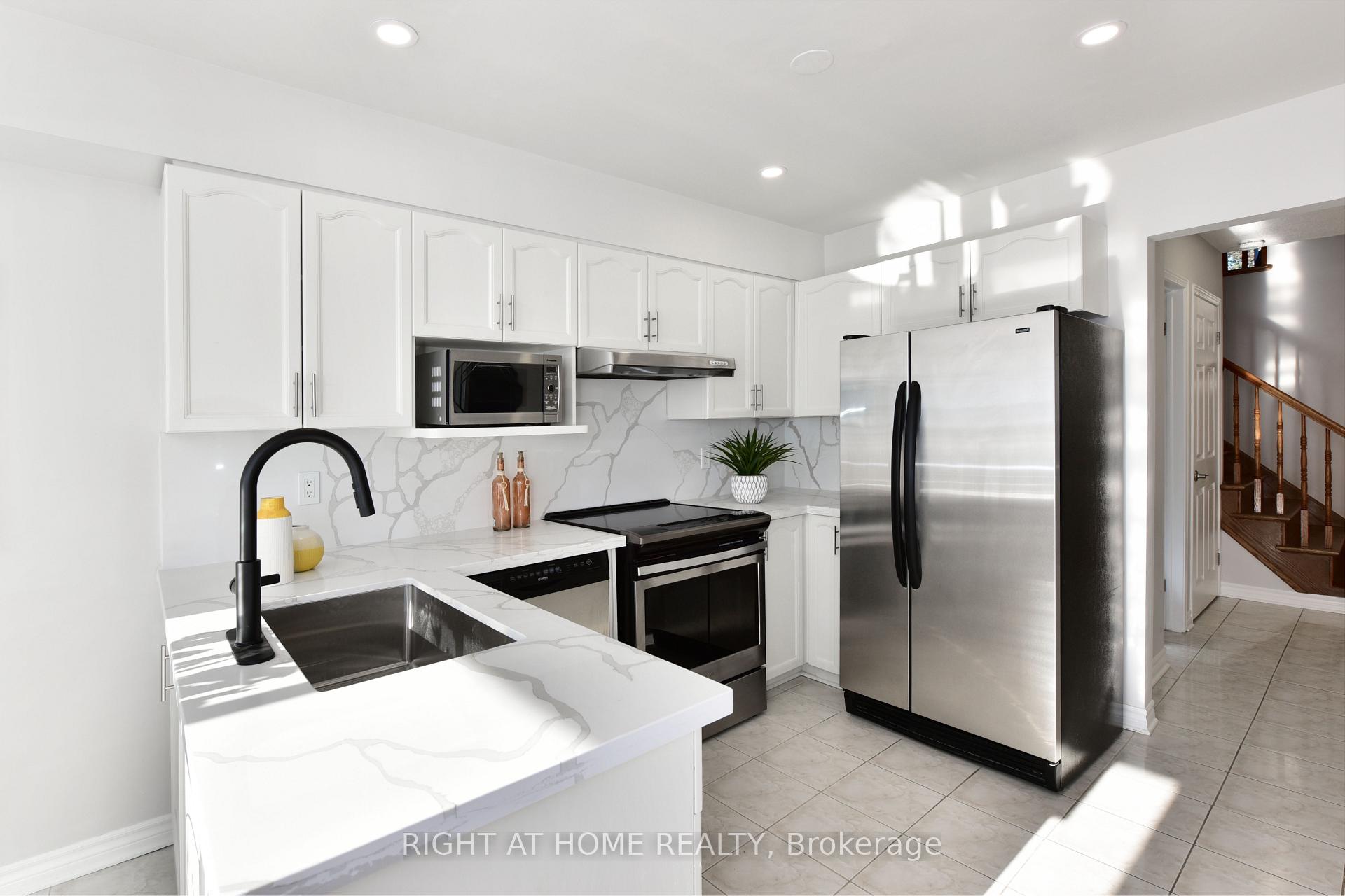 Photo 17 of 24 Harrington Court, Ottawa, Kanata - Kanata Lakes/Heritage Hills — HOMEH