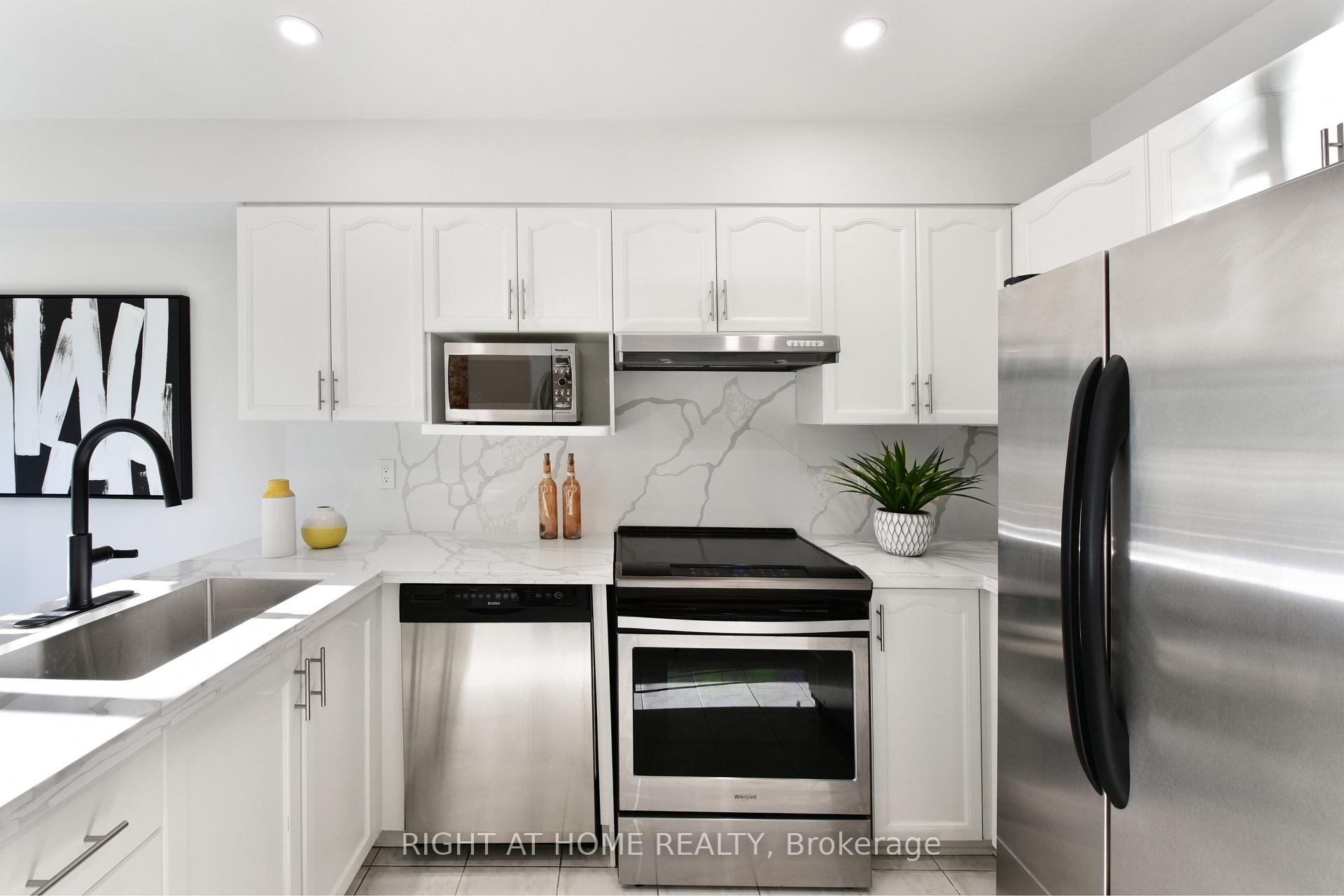Photo 18 of 24 Harrington Court, Ottawa, Kanata - Kanata Lakes/Heritage Hills — HOMEH