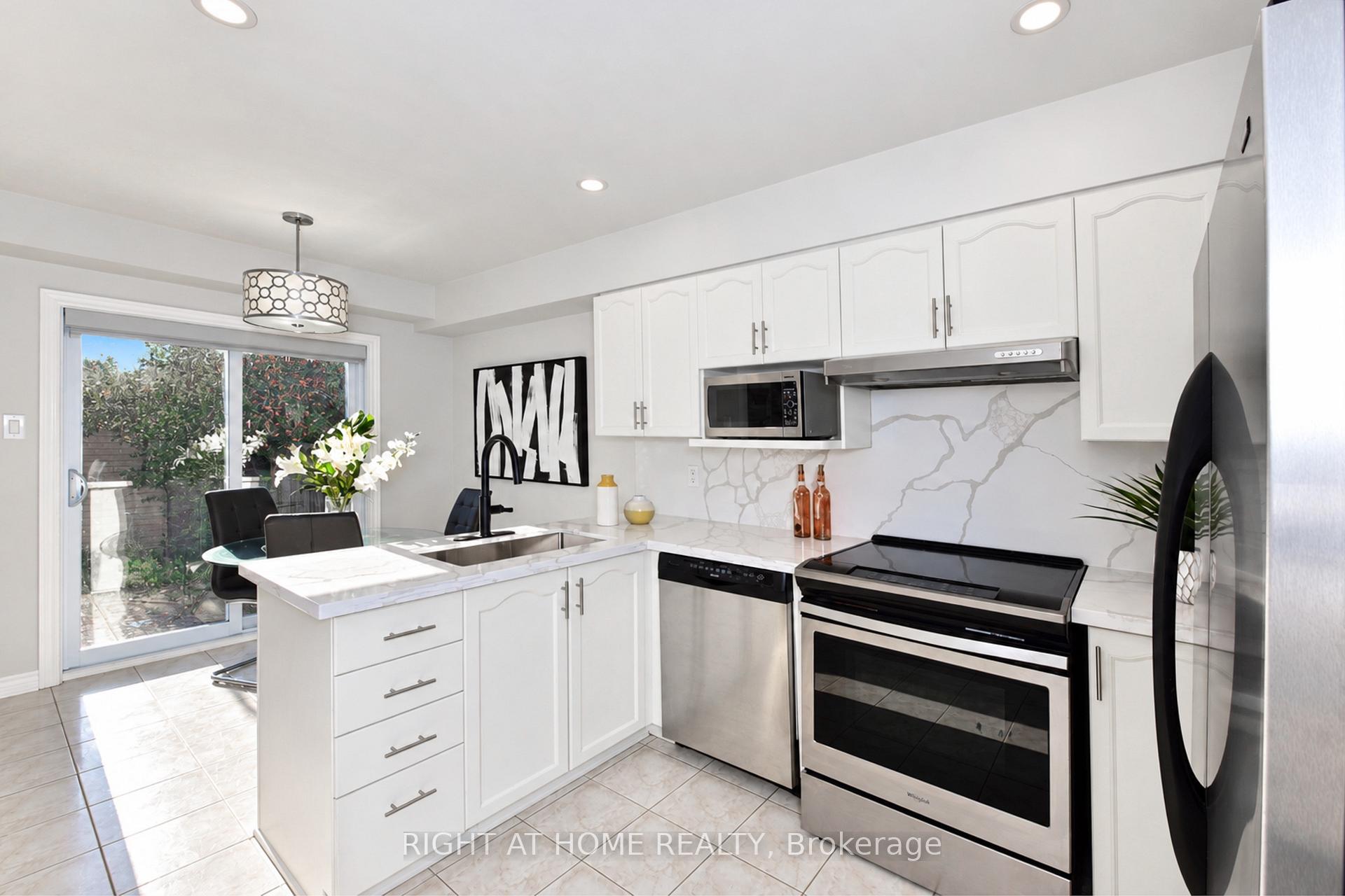 Photo 19 of 24 Harrington Court, Ottawa, Kanata - Kanata Lakes/Heritage Hills — HOMEH