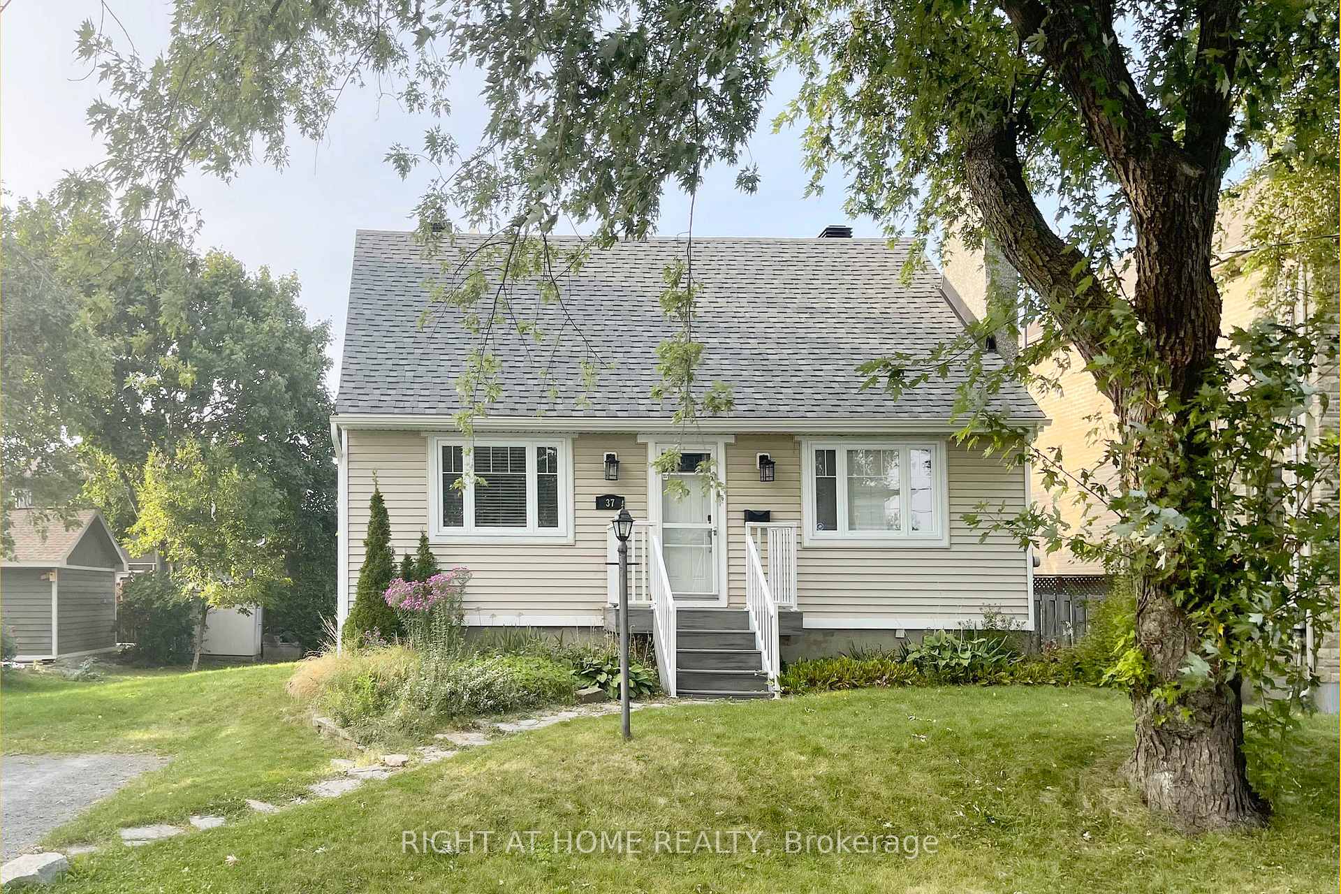 Photo 1 of 37 Rossland Avenue, Ottawa, Meadowlands/St. Claire Gardens — HOMEH