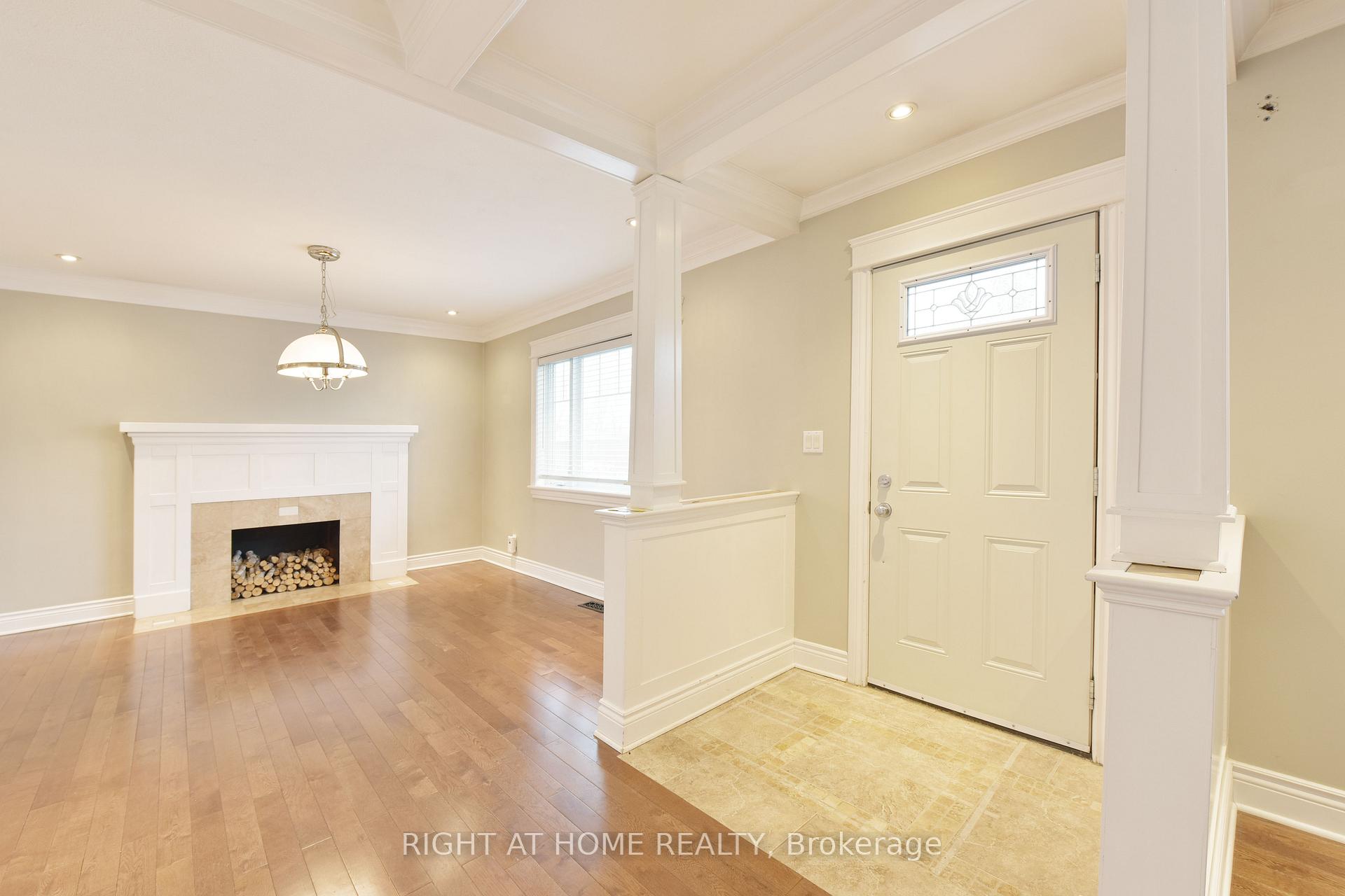 Photo 3 of 37 Rossland Avenue, Ottawa, Meadowlands/St. Claire Gardens — HOMEH