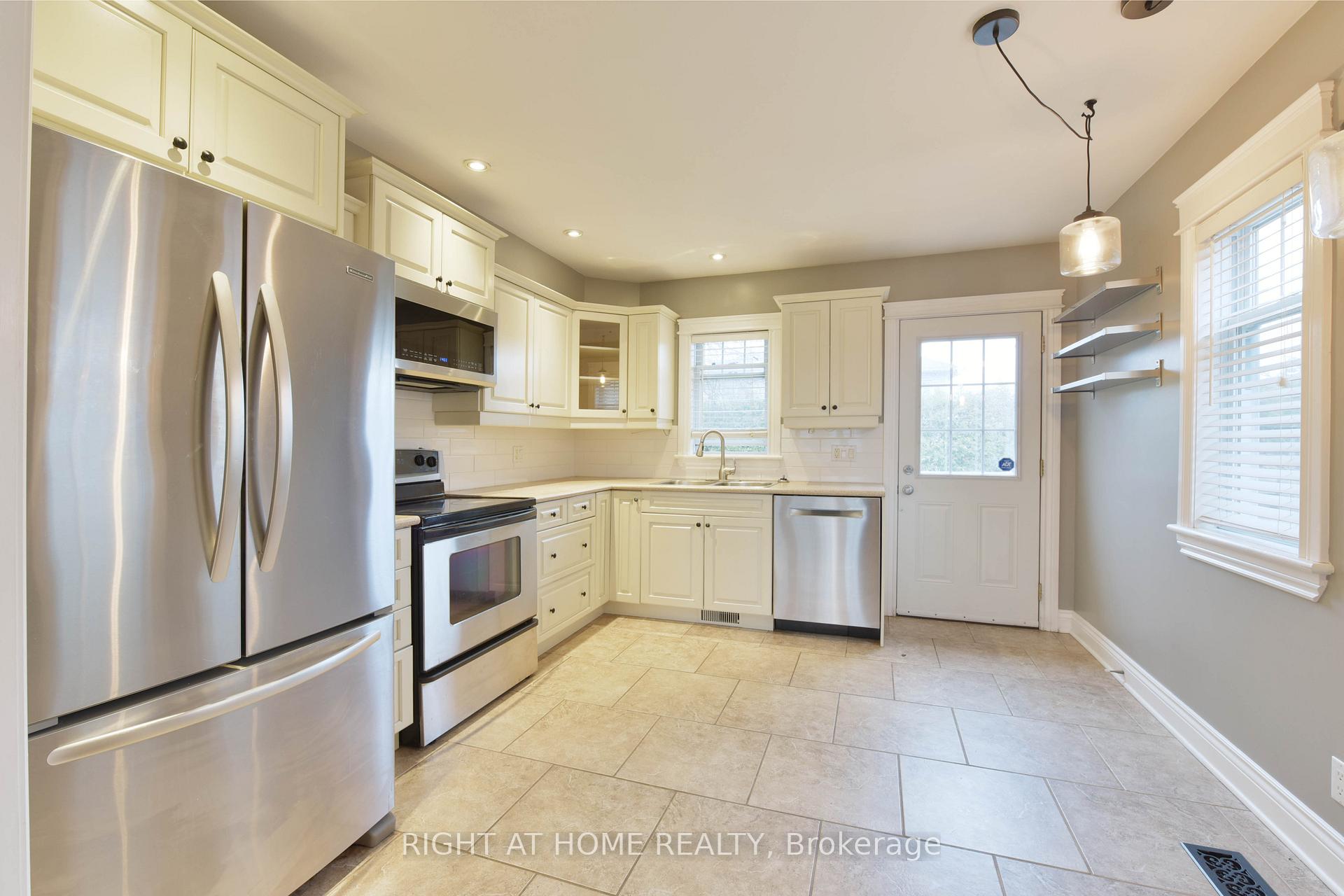 Photo 5 of 37 Rossland Avenue, Ottawa, Meadowlands/St. Claire Gardens — HOMEH