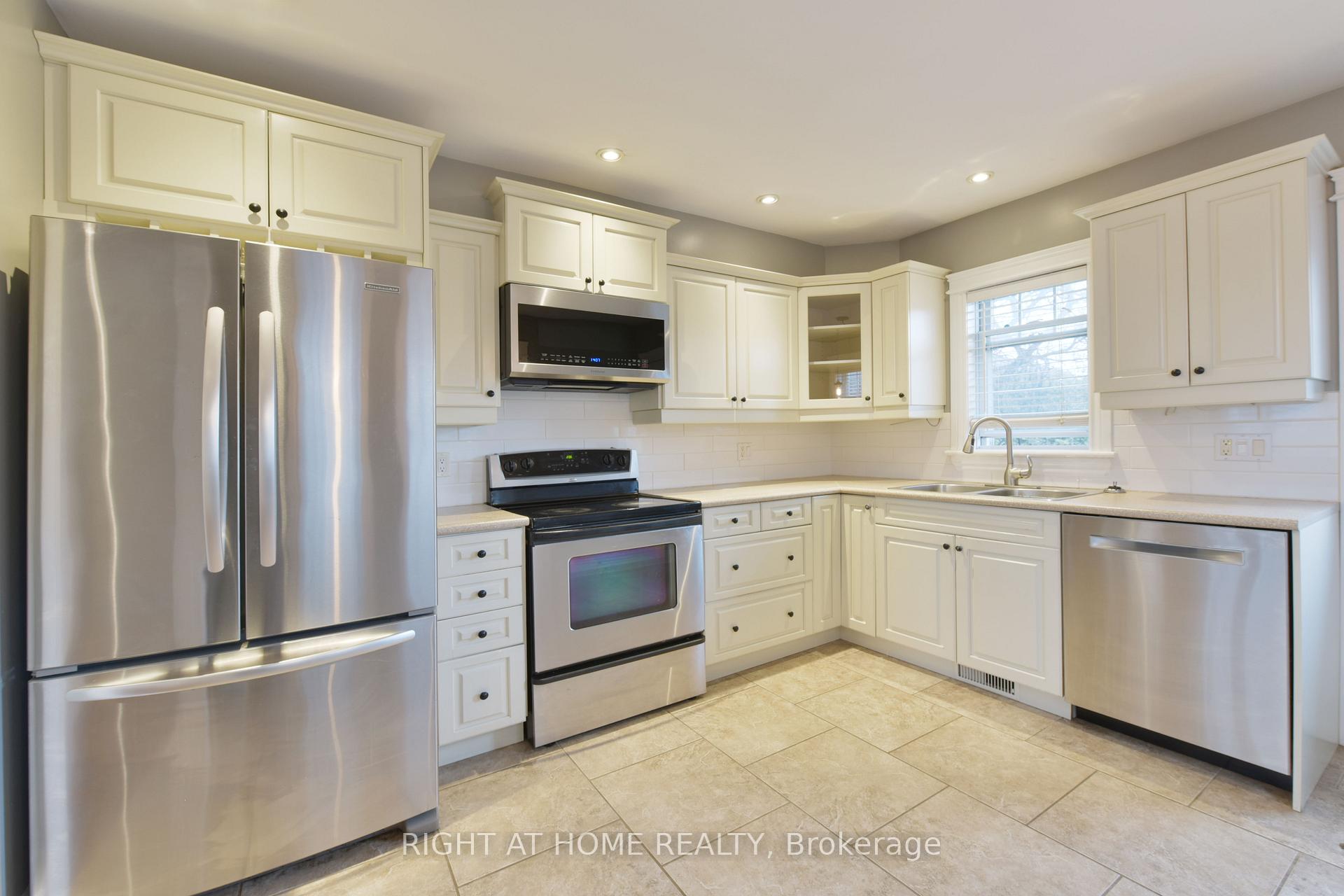 Photo 6 of 37 Rossland Avenue, Ottawa, Meadowlands/St. Claire Gardens — HOMEH