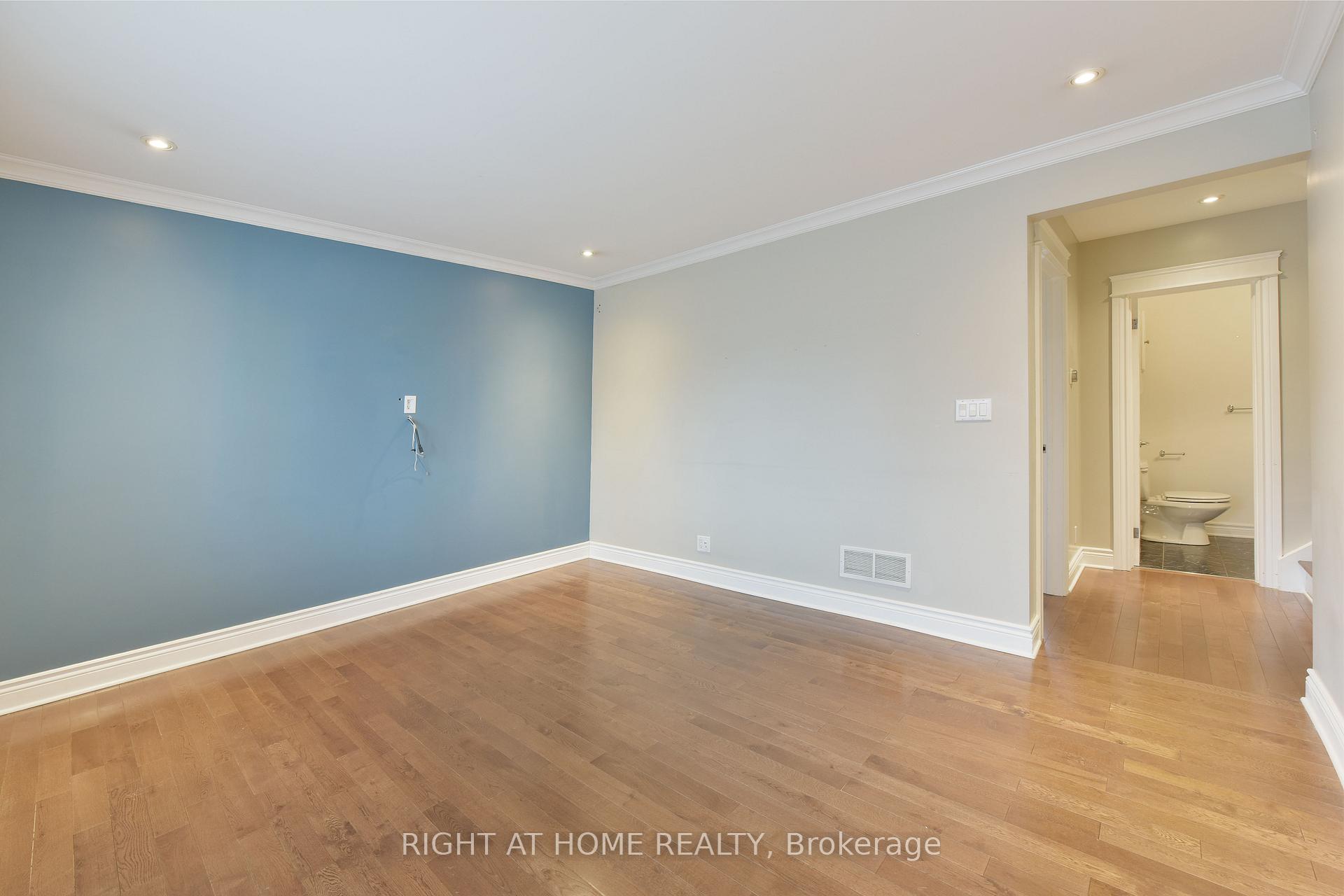 Photo 10 of 37 Rossland Avenue, Ottawa, Meadowlands/St. Claire Gardens — HOMEH