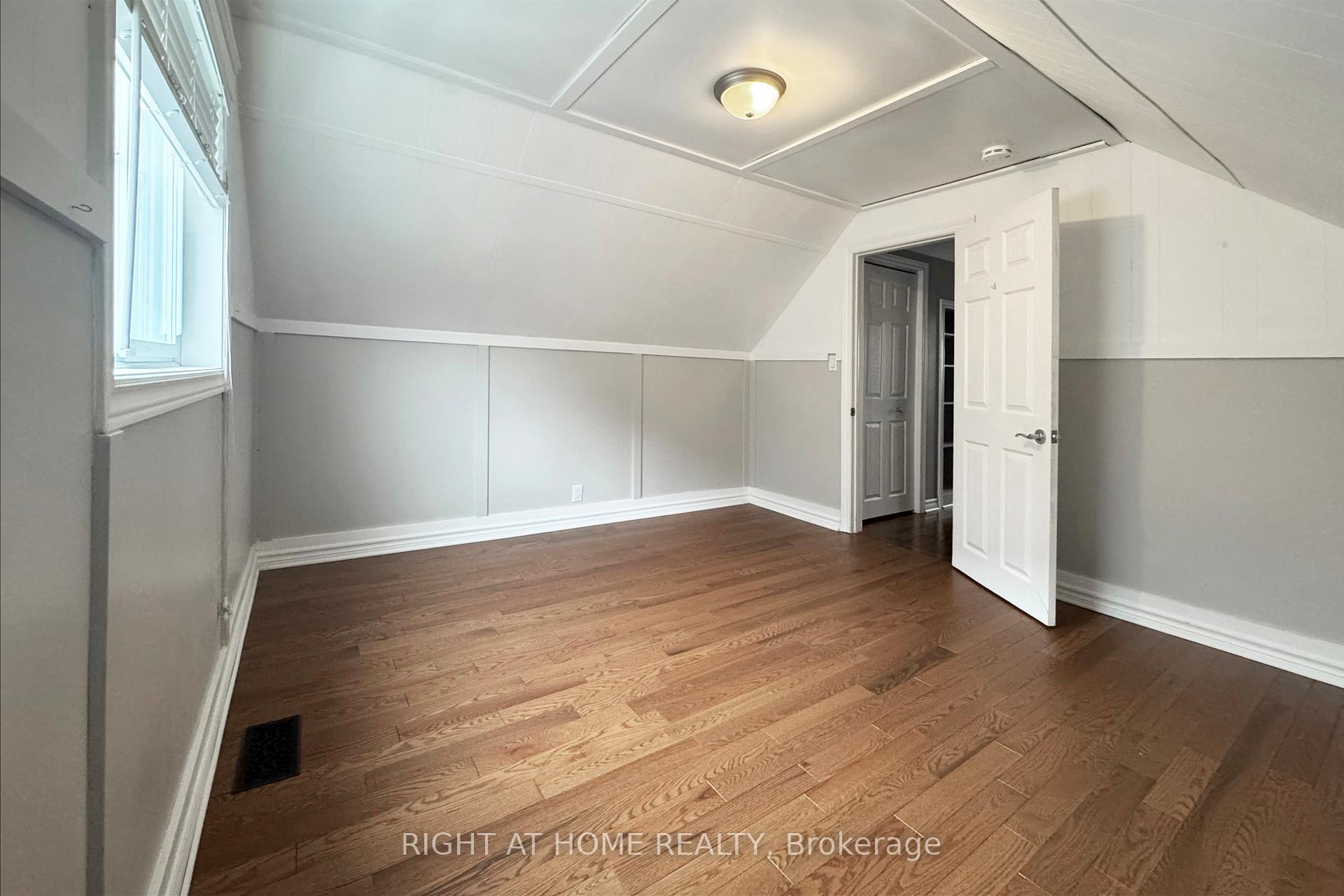 Photo 18 of 37 Rossland Avenue, Ottawa, Meadowlands/St. Claire Gardens — HOMEH