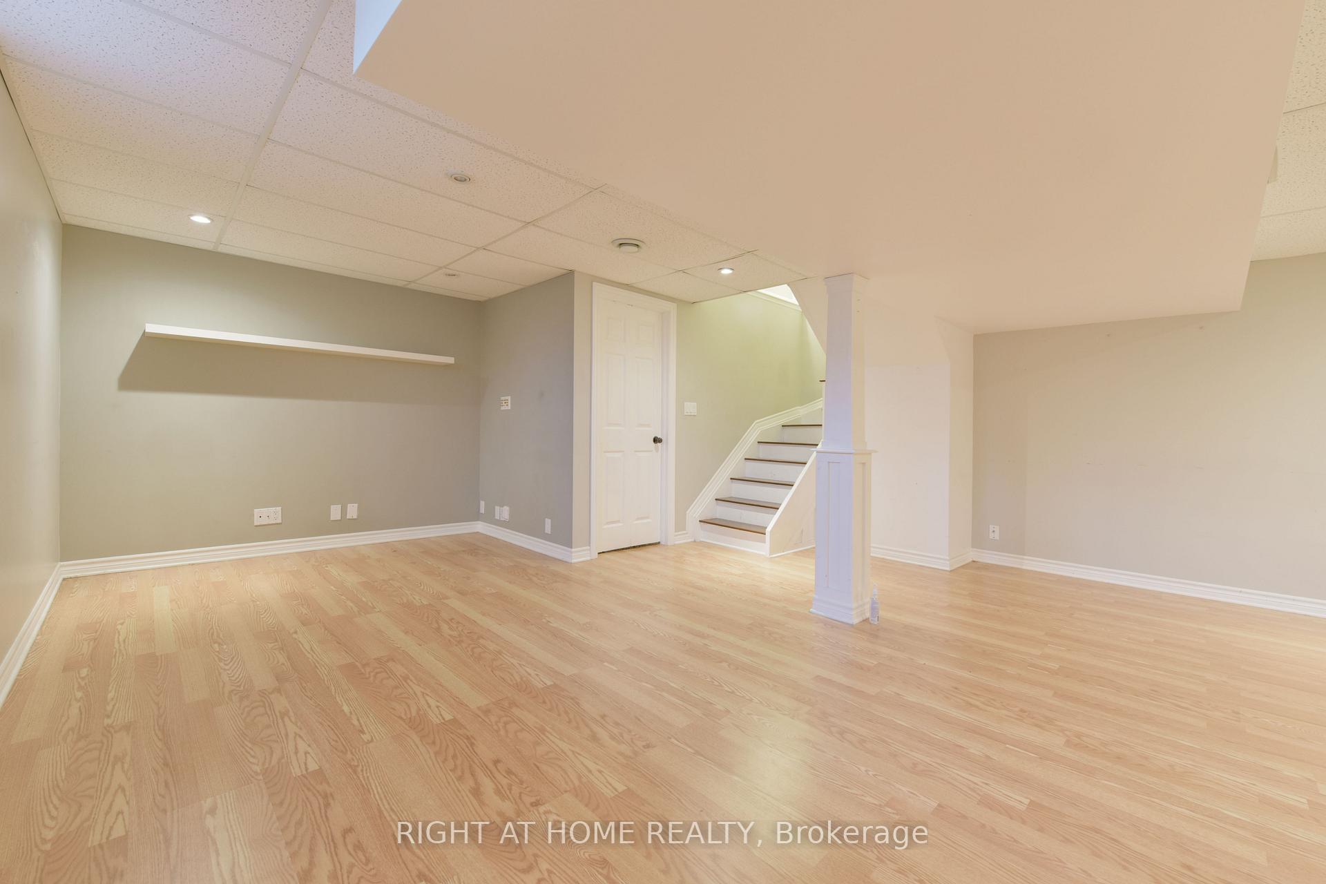Photo 23 of 37 Rossland Avenue, Ottawa, Meadowlands/St. Claire Gardens — HOMEH
