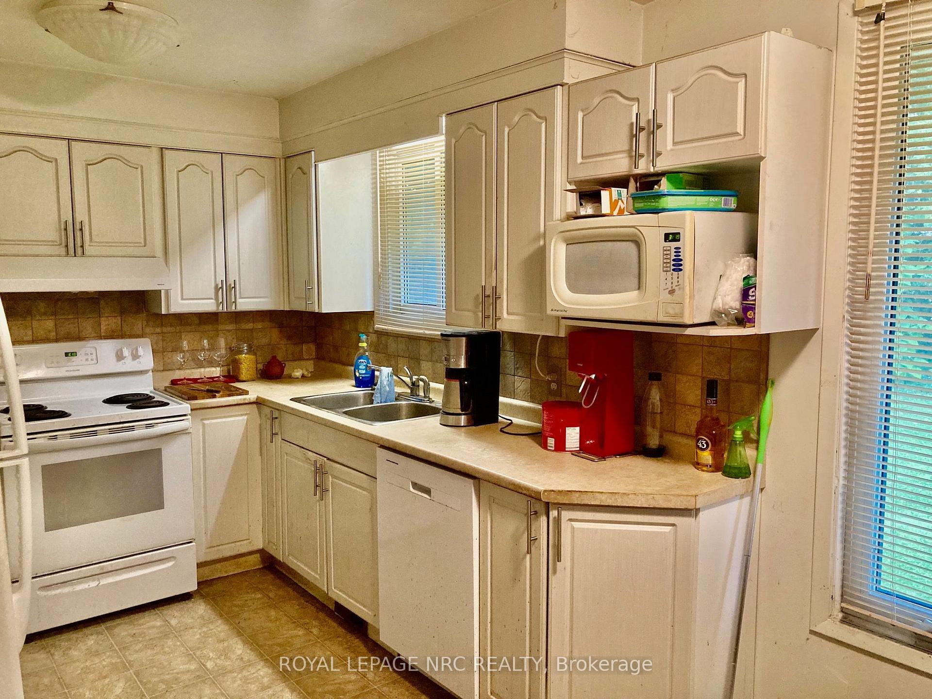 Photo 3 of 3871 Orlando Drive, Niagara Falls, Church's Lane — HOMEH