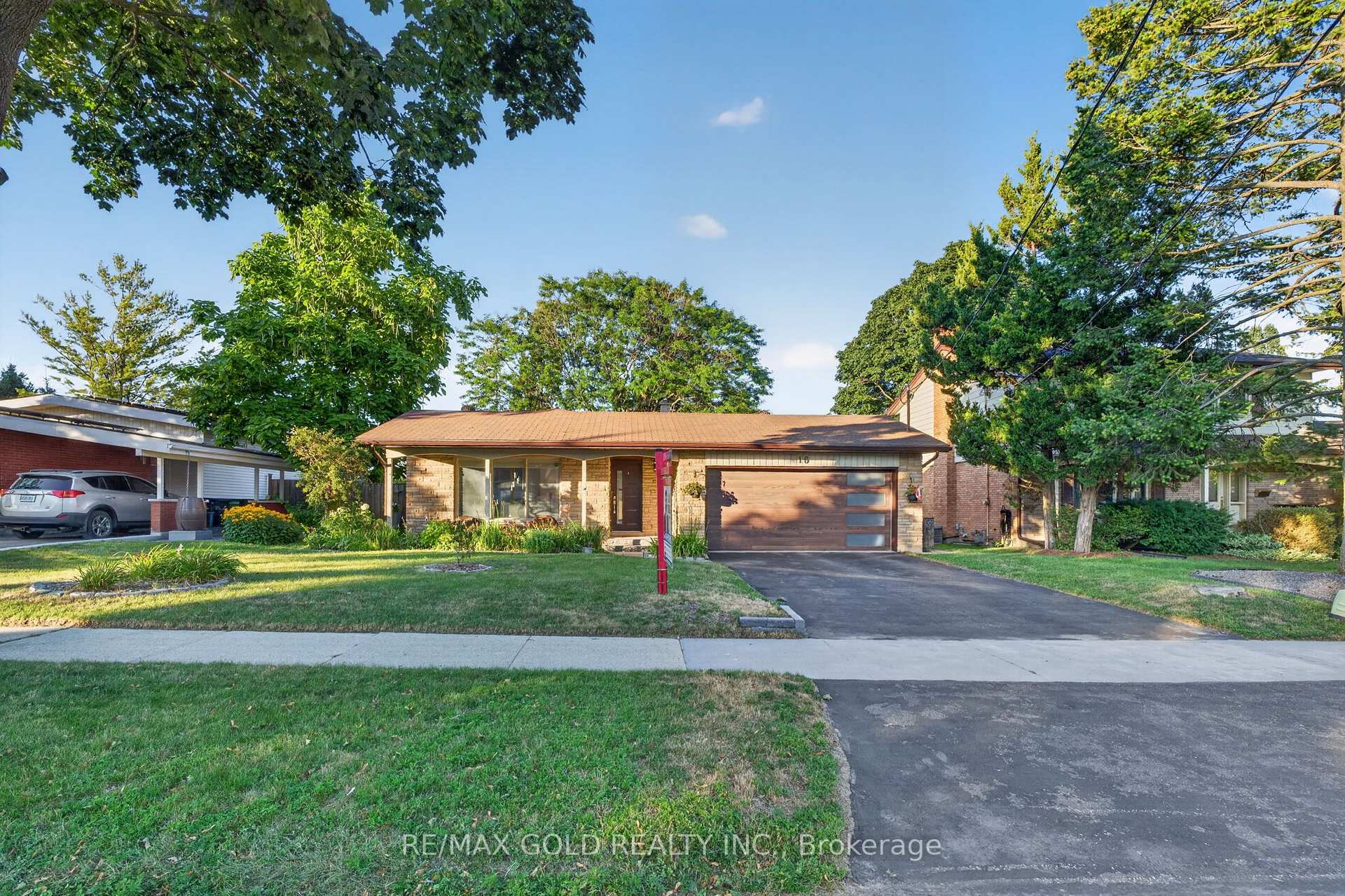 Photo 2 of 16 Monterey Road, Kitchener, Heritage Park - Kitchener — HOMEH