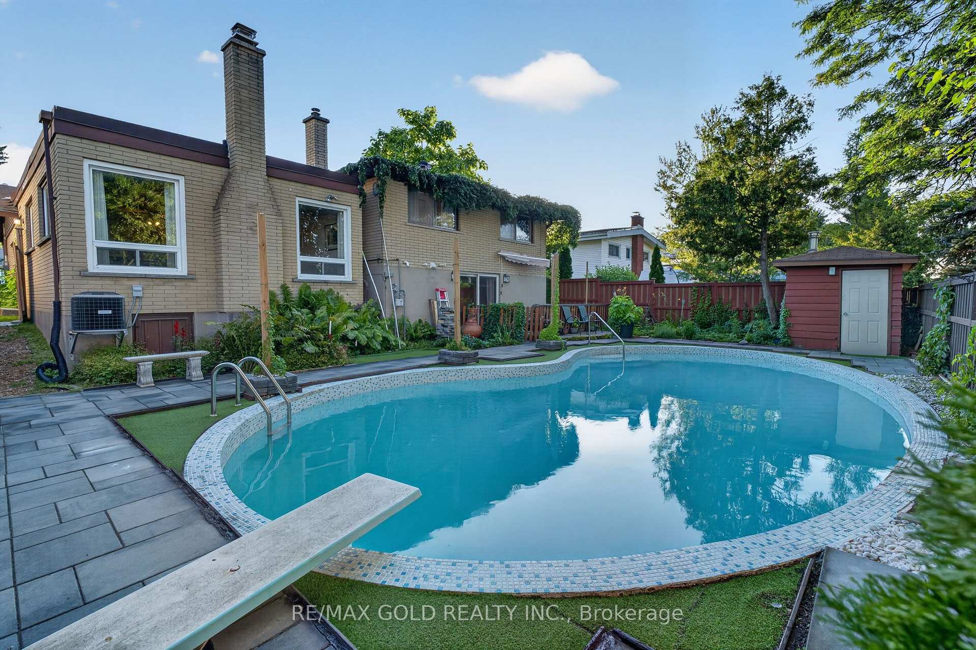 Photo 4 of 16 Monterey Road, Kitchener, Heritage Park - Kitchener — HOMEH