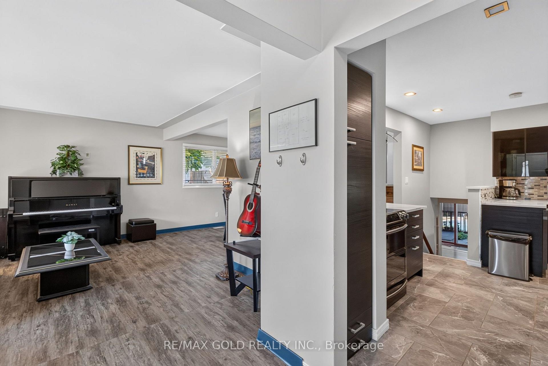 Photo 10 of 16 Monterey Road, Kitchener, Heritage Park - Kitchener — HOMEH
