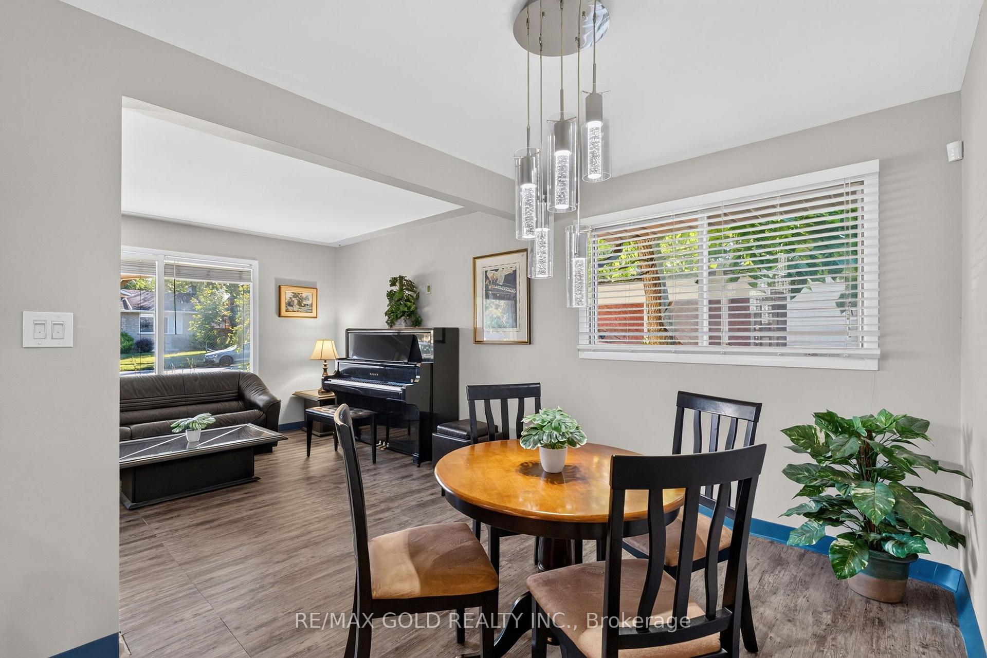 Photo 14 of 16 Monterey Road, Kitchener, Heritage Park - Kitchener — HOMEH
