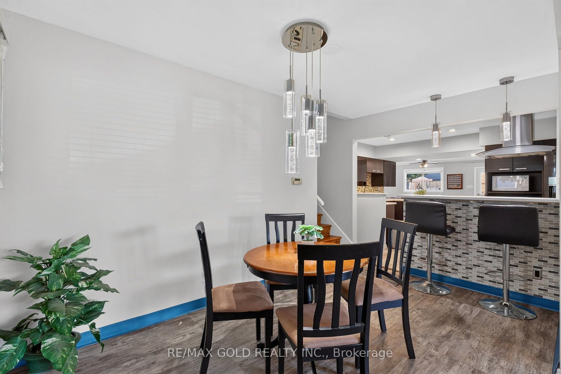 Photo 13 of 16 Monterey Road, Kitchener, Heritage Park - Kitchener — HOMEH