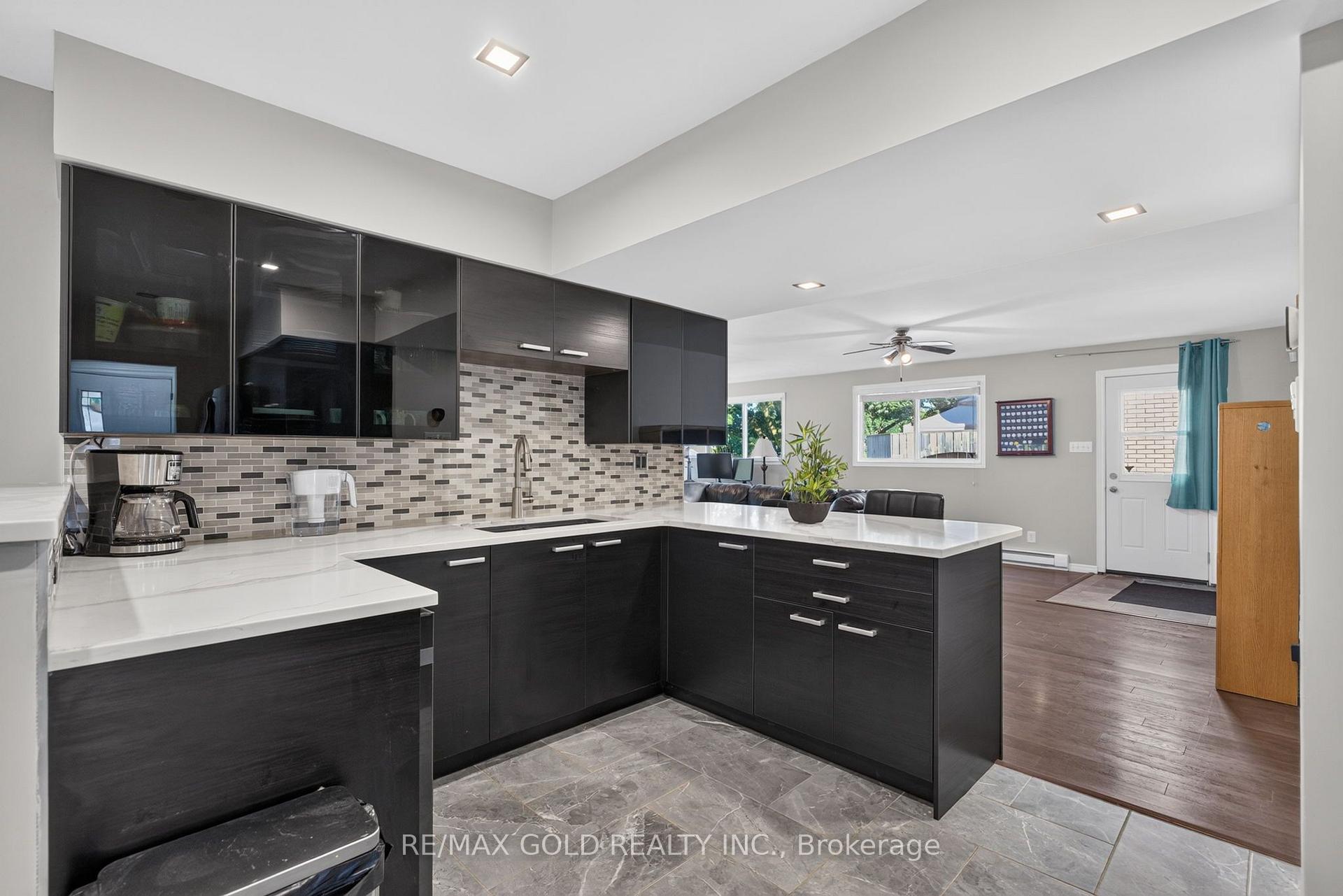 Photo 19 of 16 Monterey Road, Kitchener, Heritage Park - Kitchener — HOMEH