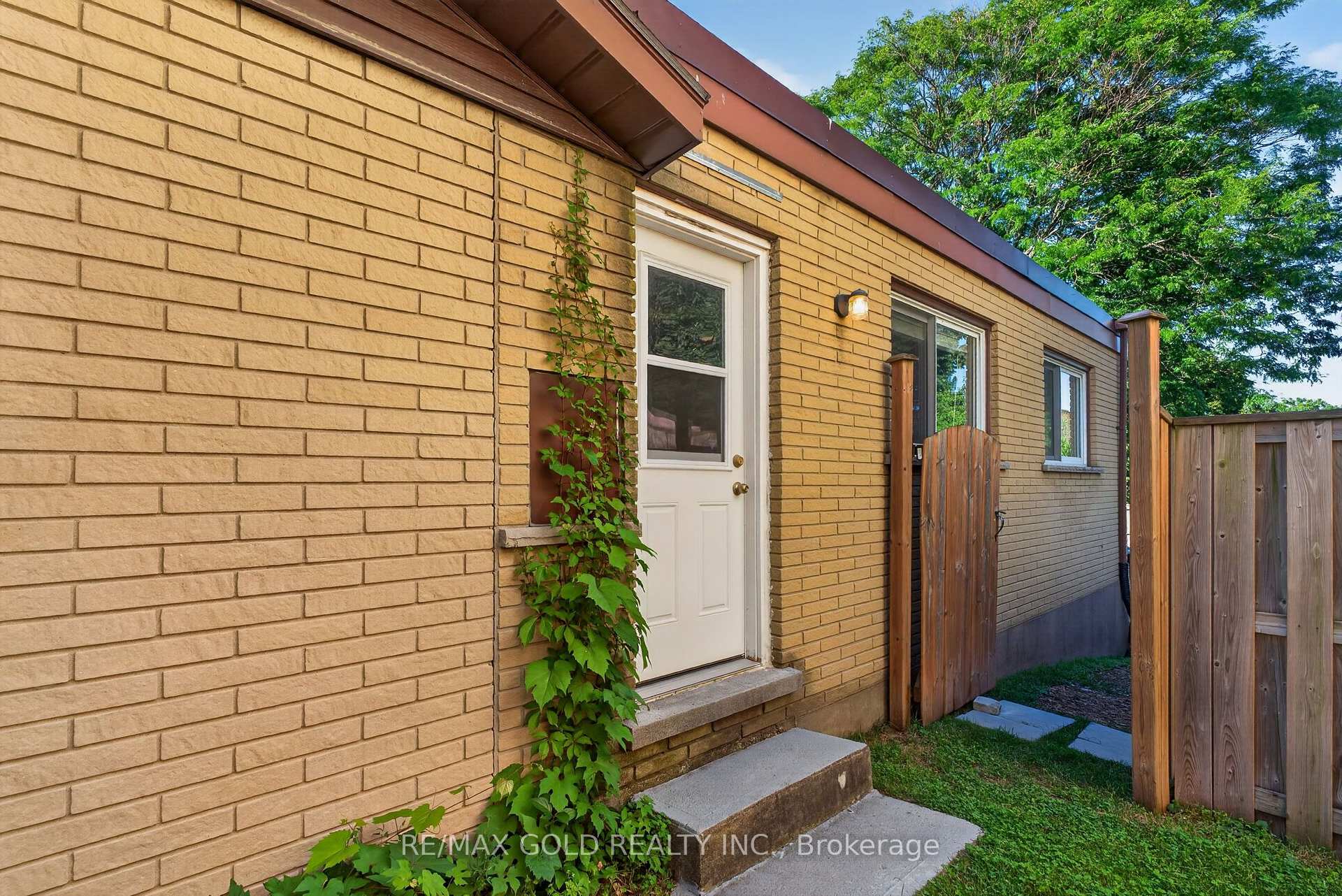 Photo 42 of 16 Monterey Road, Kitchener, Heritage Park - Kitchener — HOMEH