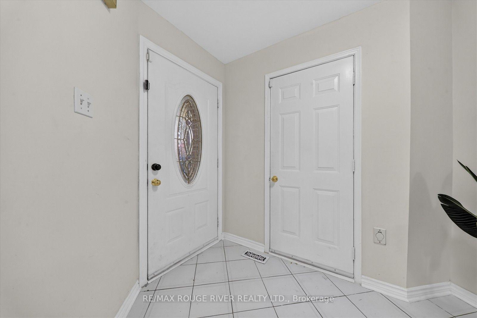Photo 5 of 211 Ponymeadow Terrace, Scarborough, Highland Creek — HOMEH