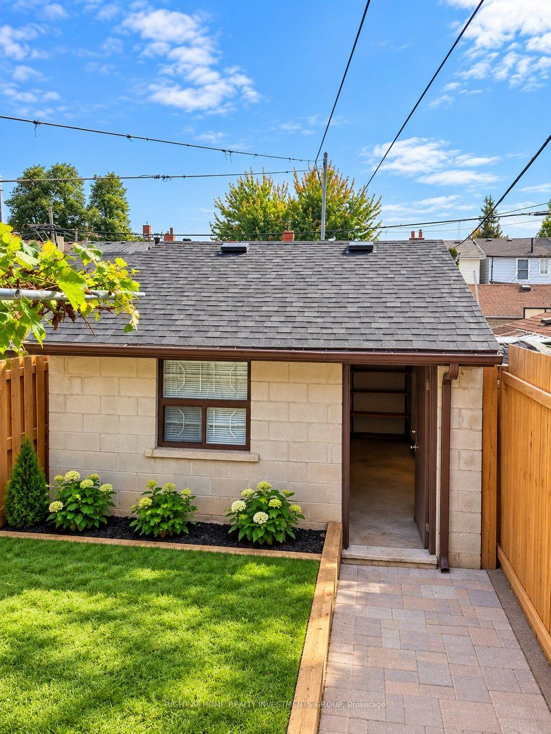 Photo 4 of 242 Silverthorn Avenue, Toronto, Weston-Pellam Park — HOMEH