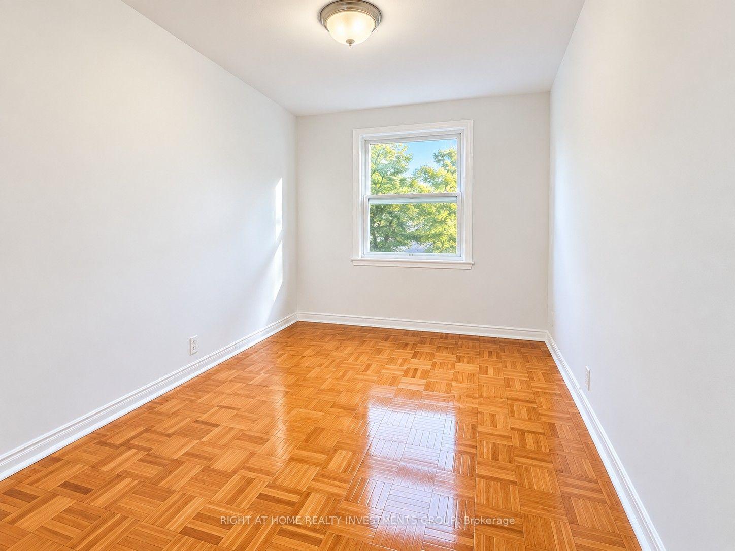 Photo 9 of 242 Silverthorn Avenue, Toronto, Weston-Pellam Park — HOMEH