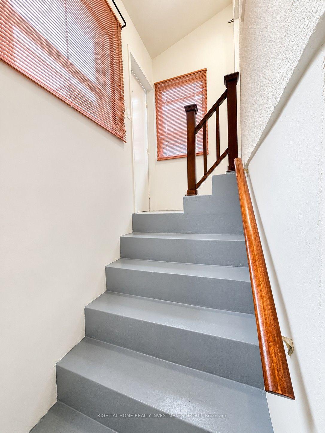 Photo 20 of 242 Silverthorn Avenue, Toronto, Weston-Pellam Park — HOMEH