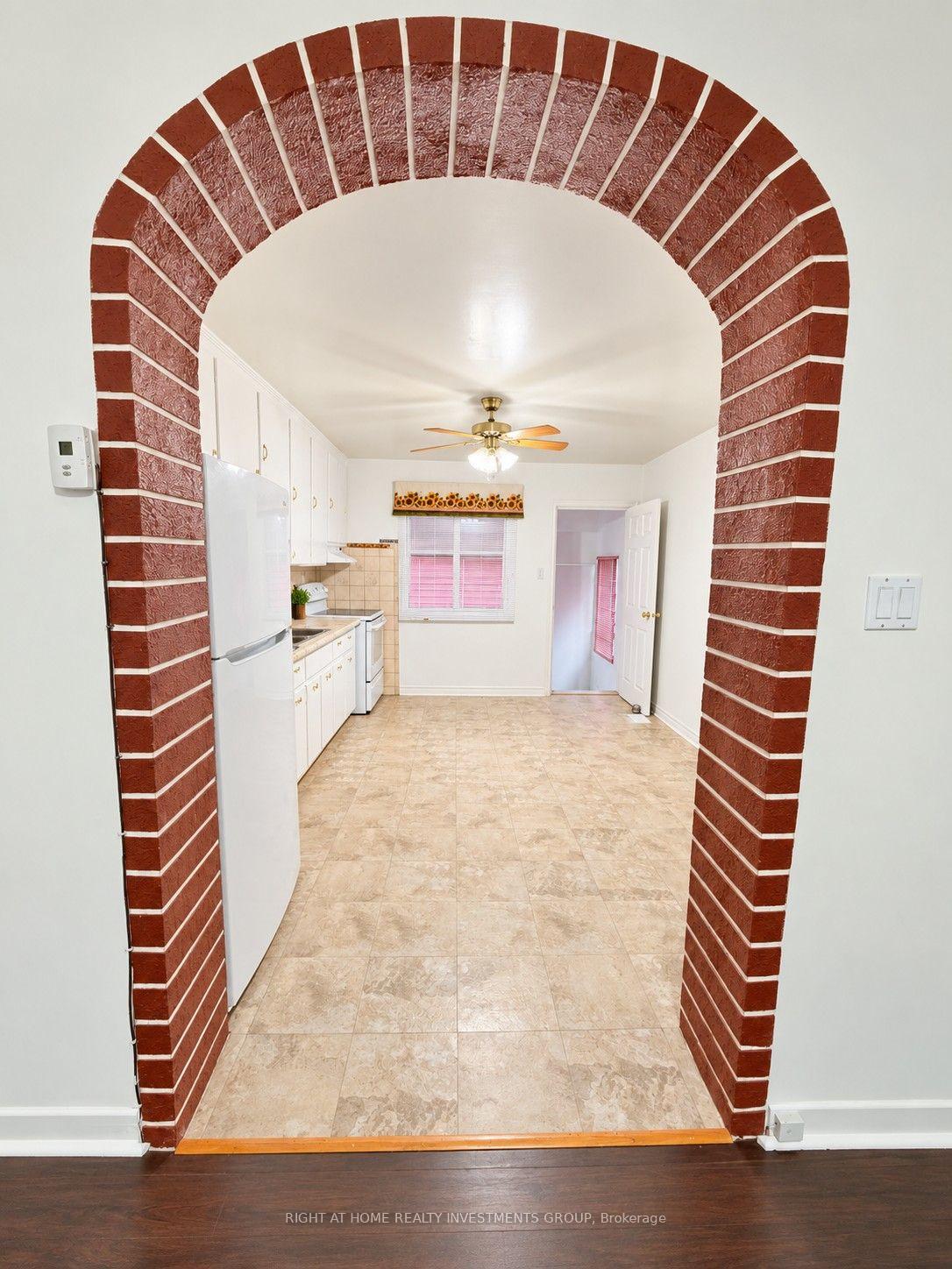 Photo 25 of 242 Silverthorn Avenue, Toronto, Weston-Pellam Park — HOMEH