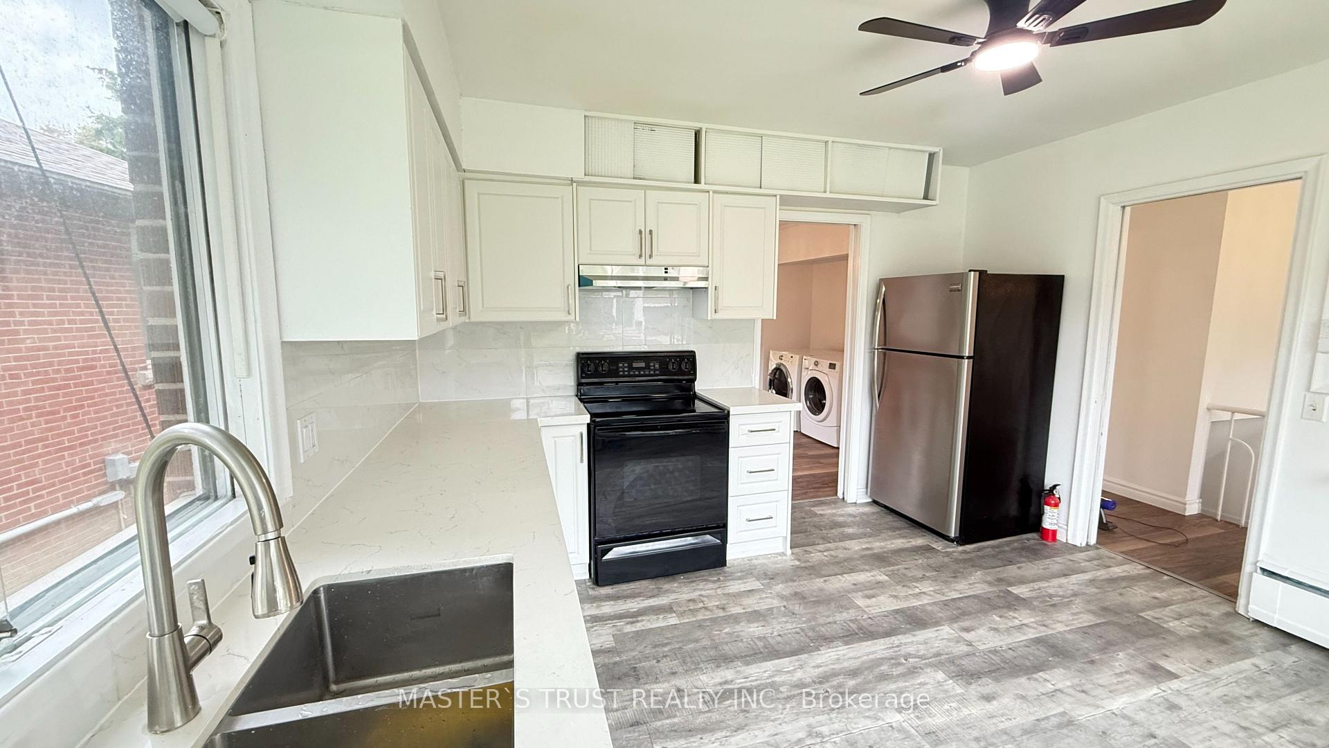Photo 3 of 146 Yorkview Drive, North York, Willowdale West — HOMEH