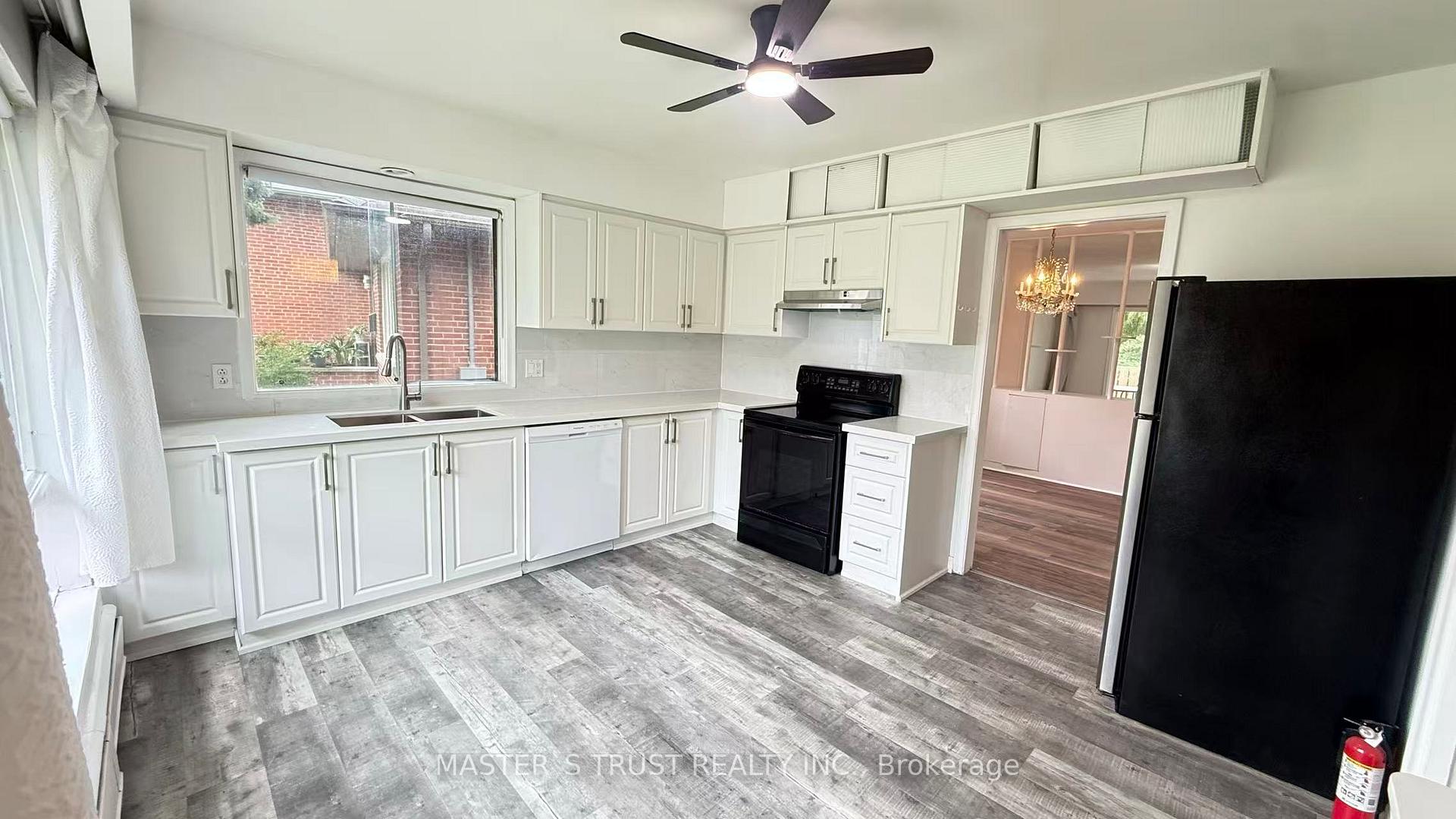 Photo 4 of 146 Yorkview Drive, North York, Willowdale West — HOMEH
