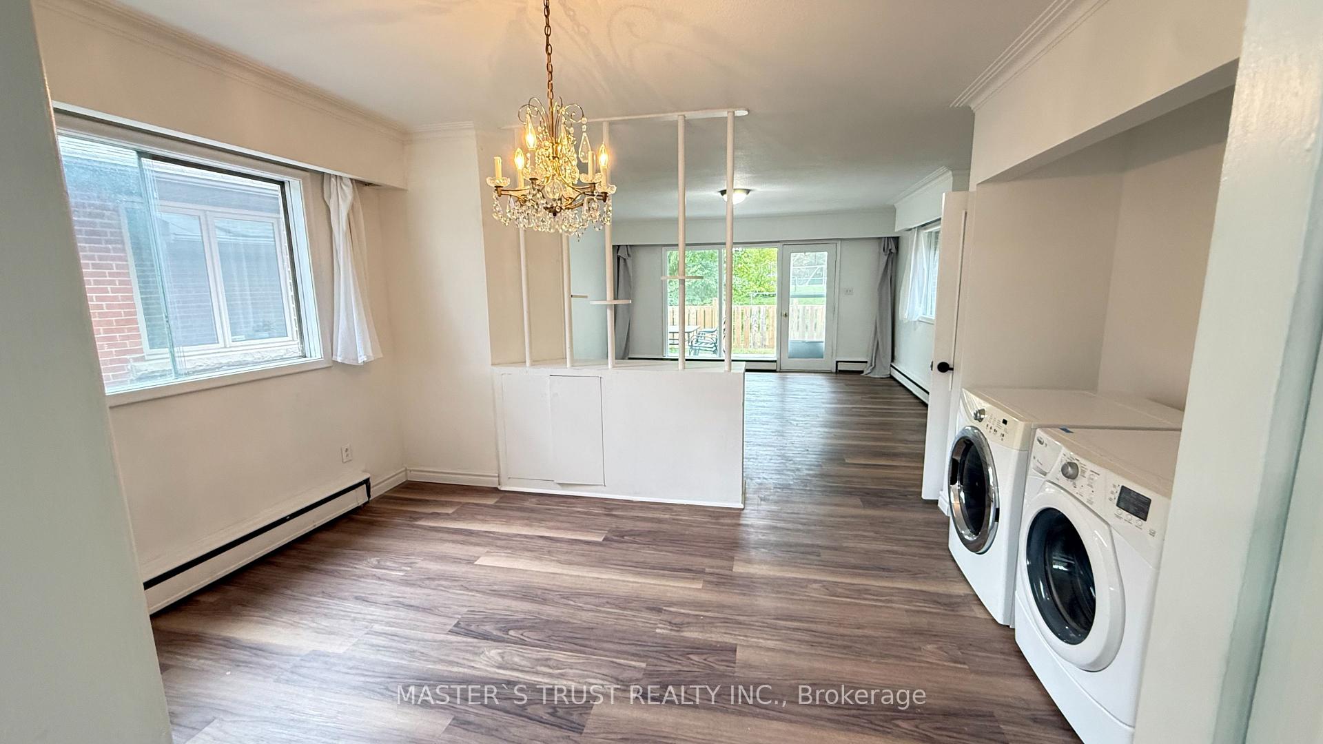Photo 5 of 146 Yorkview Drive, North York, Willowdale West — HOMEH