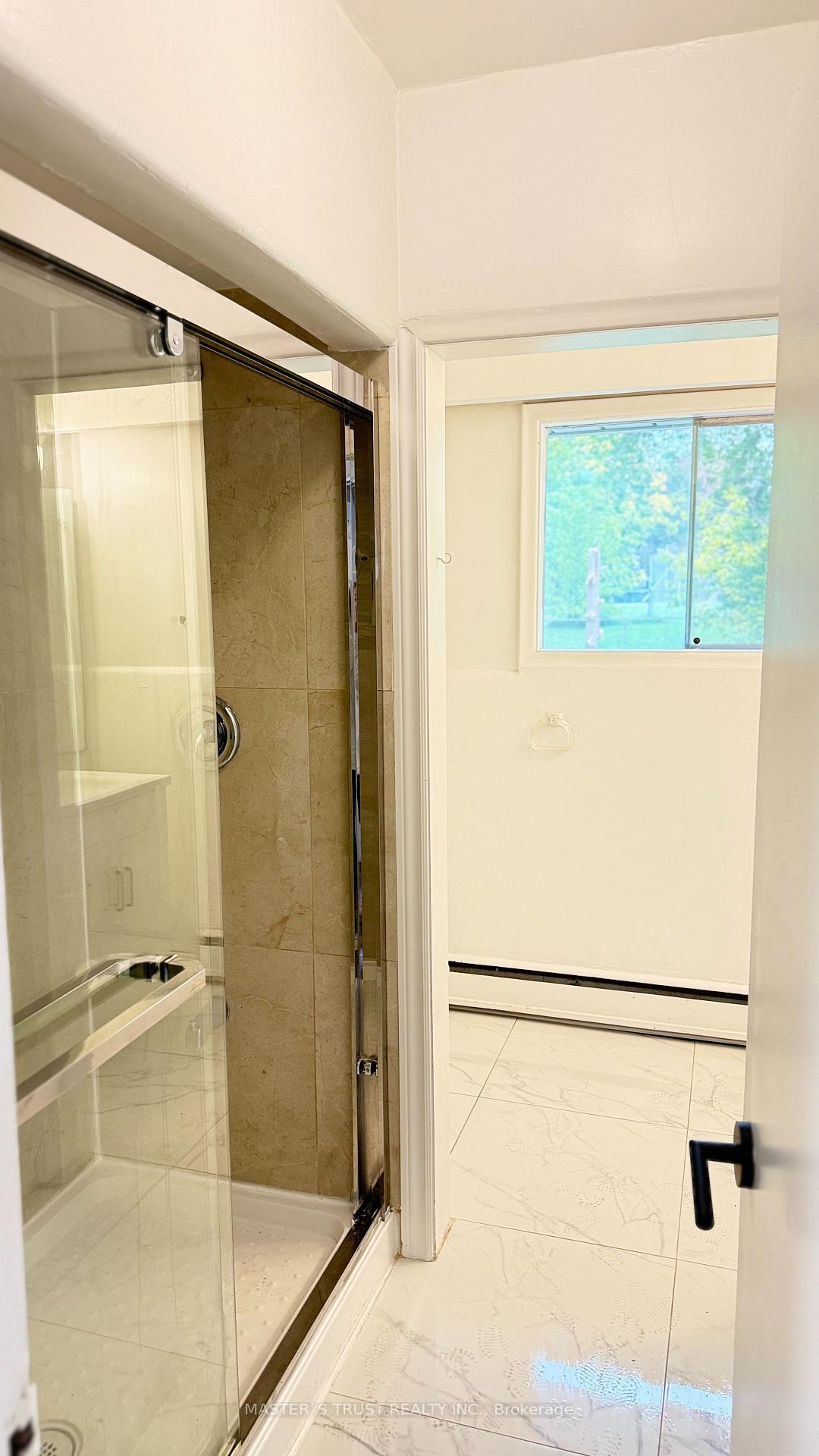 Photo 9 of 146 Yorkview Drive, North York, Willowdale West — HOMEH