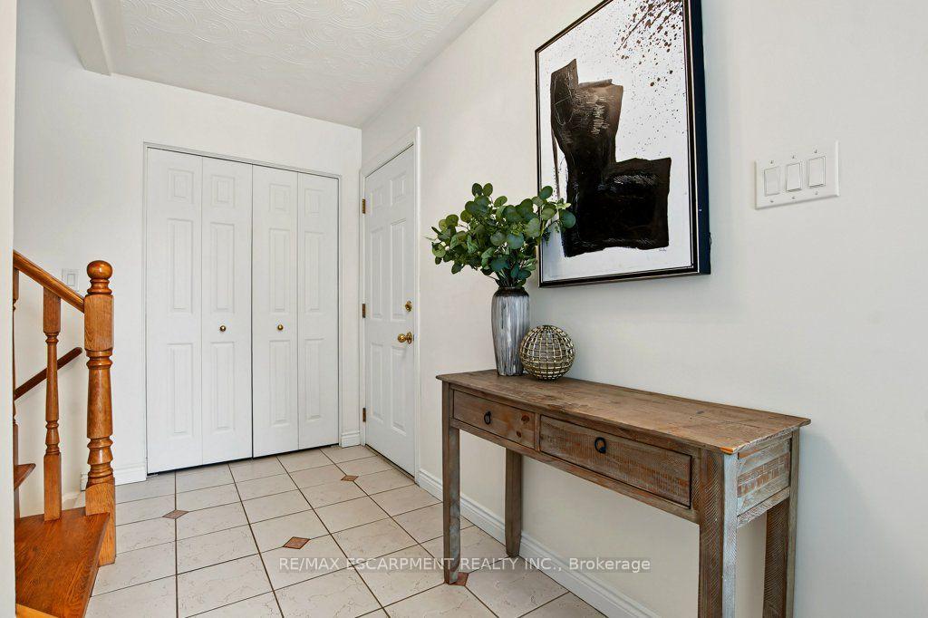 Photo 6 of 30 Catalina Drive, Hamilton, Greenford — HOMEH