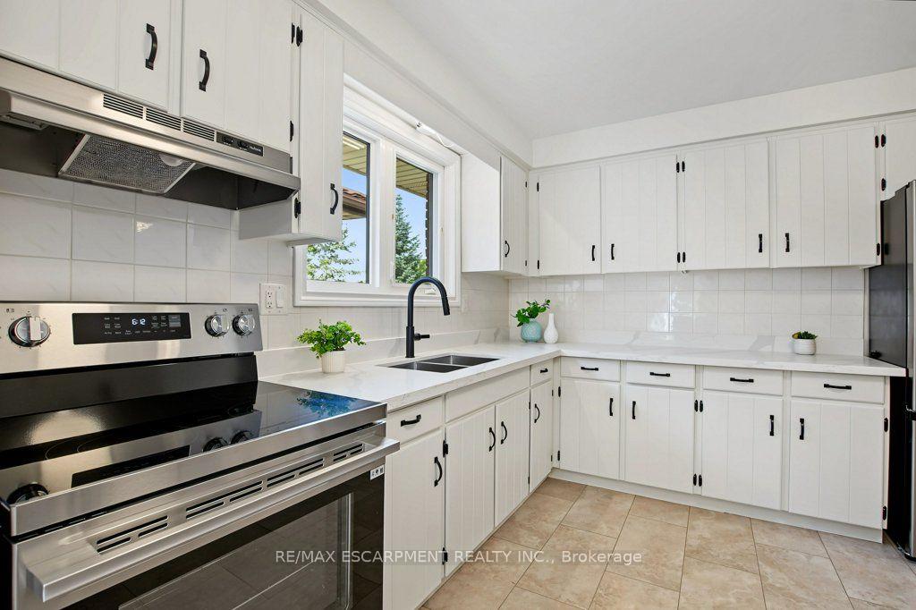 Photo 12 of 30 Catalina Drive, Hamilton, Greenford — HOMEH