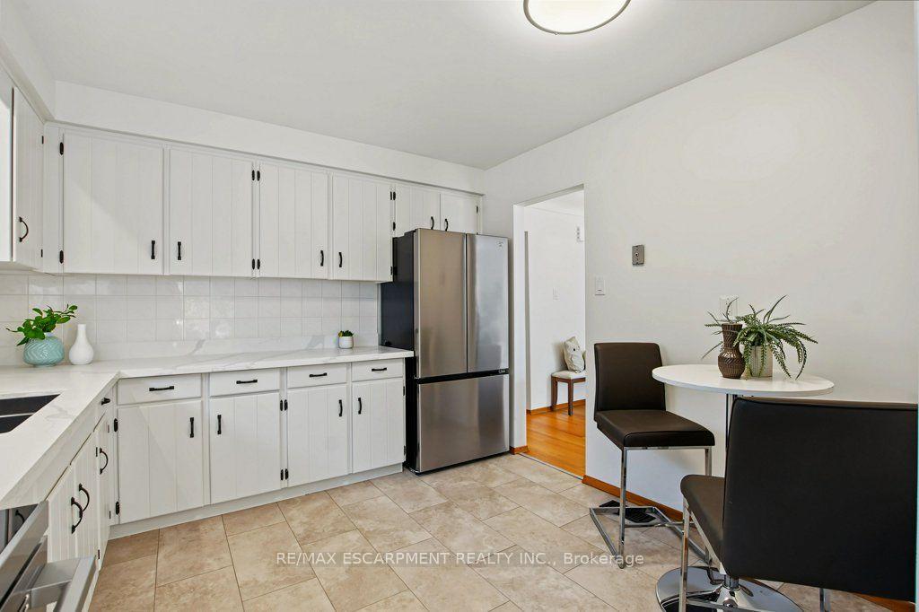 Photo 13 of 30 Catalina Drive, Hamilton, Greenford — HOMEH