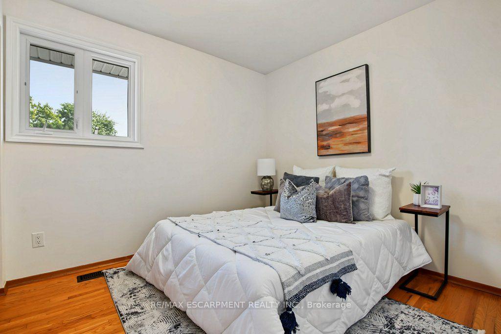Photo 16 of 30 Catalina Drive, Hamilton, Greenford — HOMEH